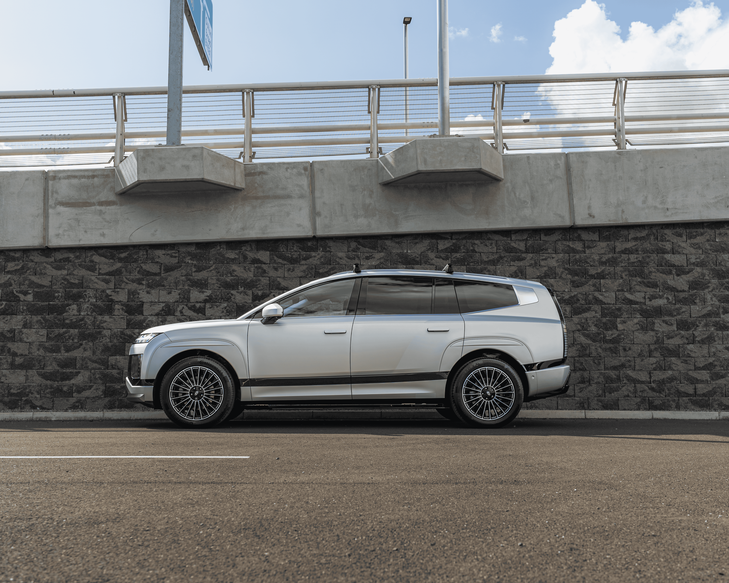 Hyundai_Ioniq9-12--compress.png