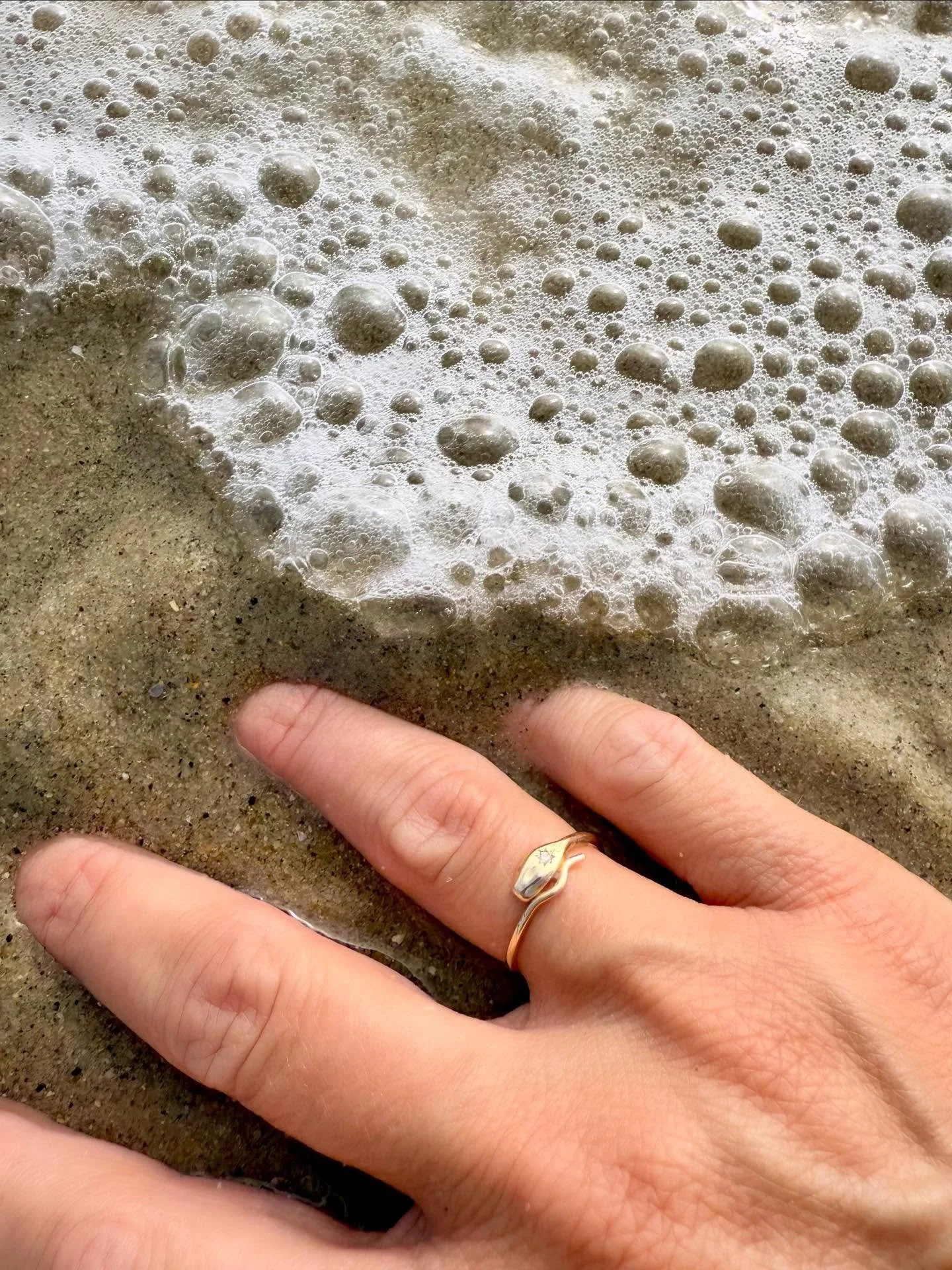 Love that bites back 🐍💎 a 14k gold snake ring with a diamond, made for two legends on their anniversary @brindles