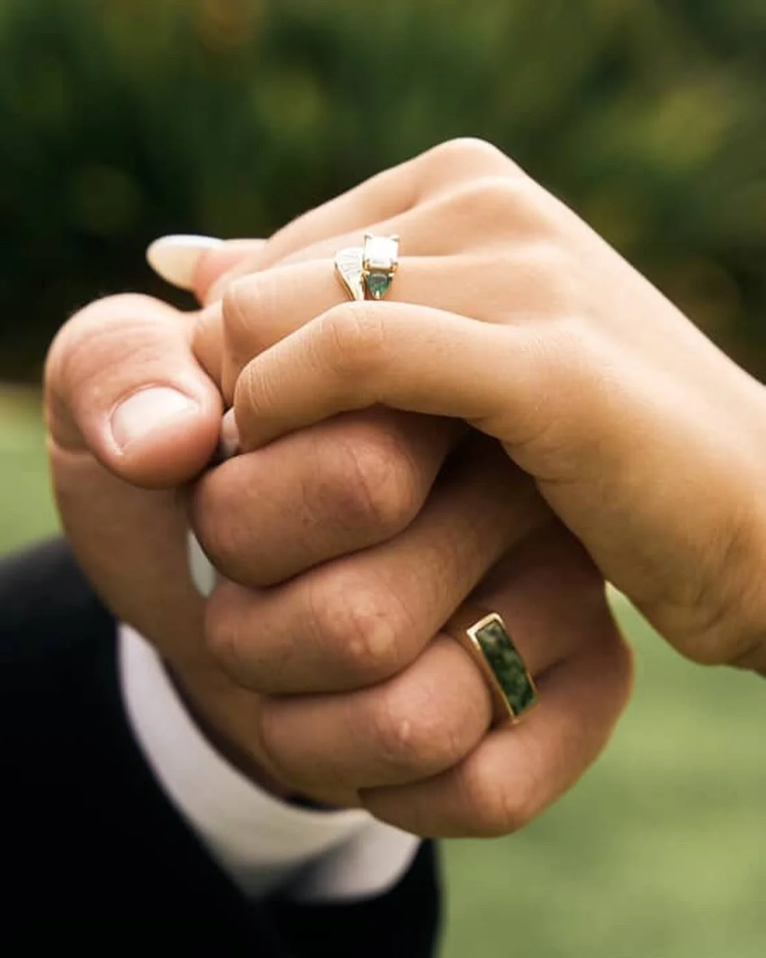 One of the best parts of what I do is making a ring for a couple and later seeing photos from their special day, watching it all come together. This handsome groom&rsquo;s band features Valle Verde turquoise set in 14k gold✨  Congrats! @mailekealoha 