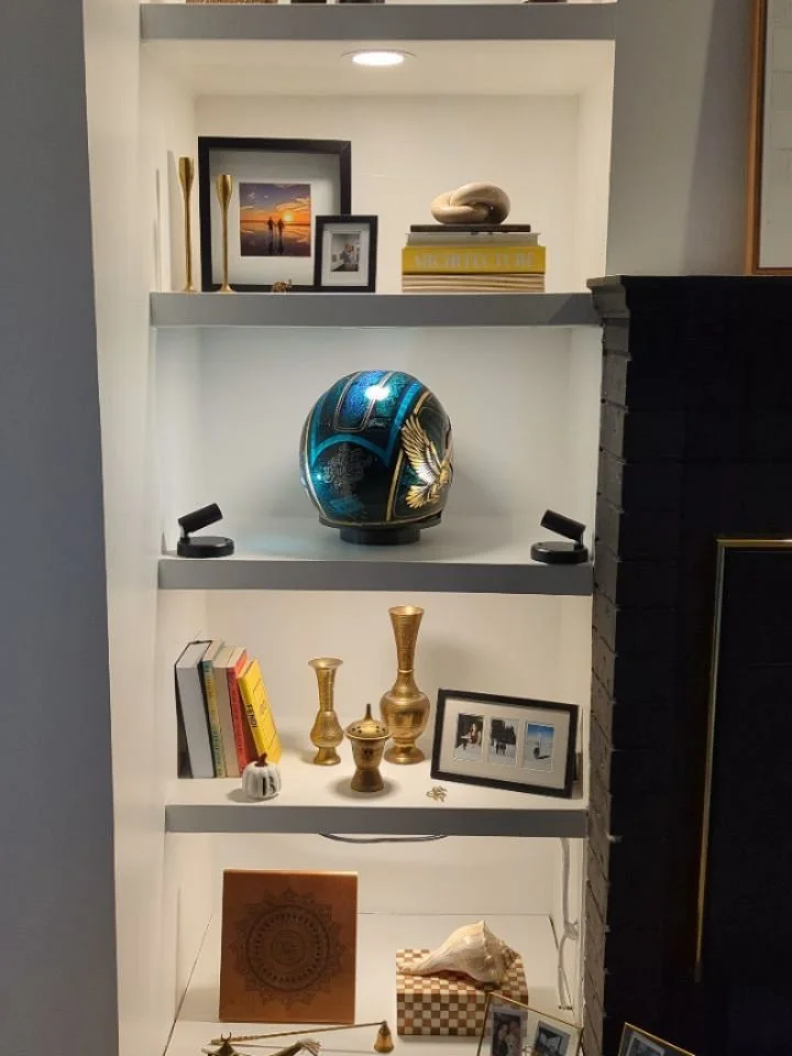 Suicide Customs Garage is In It To Win It ! Helmet art Competition @kelownaharleydavidson Saturday Nov.15 to raise money for BBBS.CSI . COME VOTE FOR YOUR FAVORITE! 

@cassidy.barron_ 
@suicidecustomsgarage