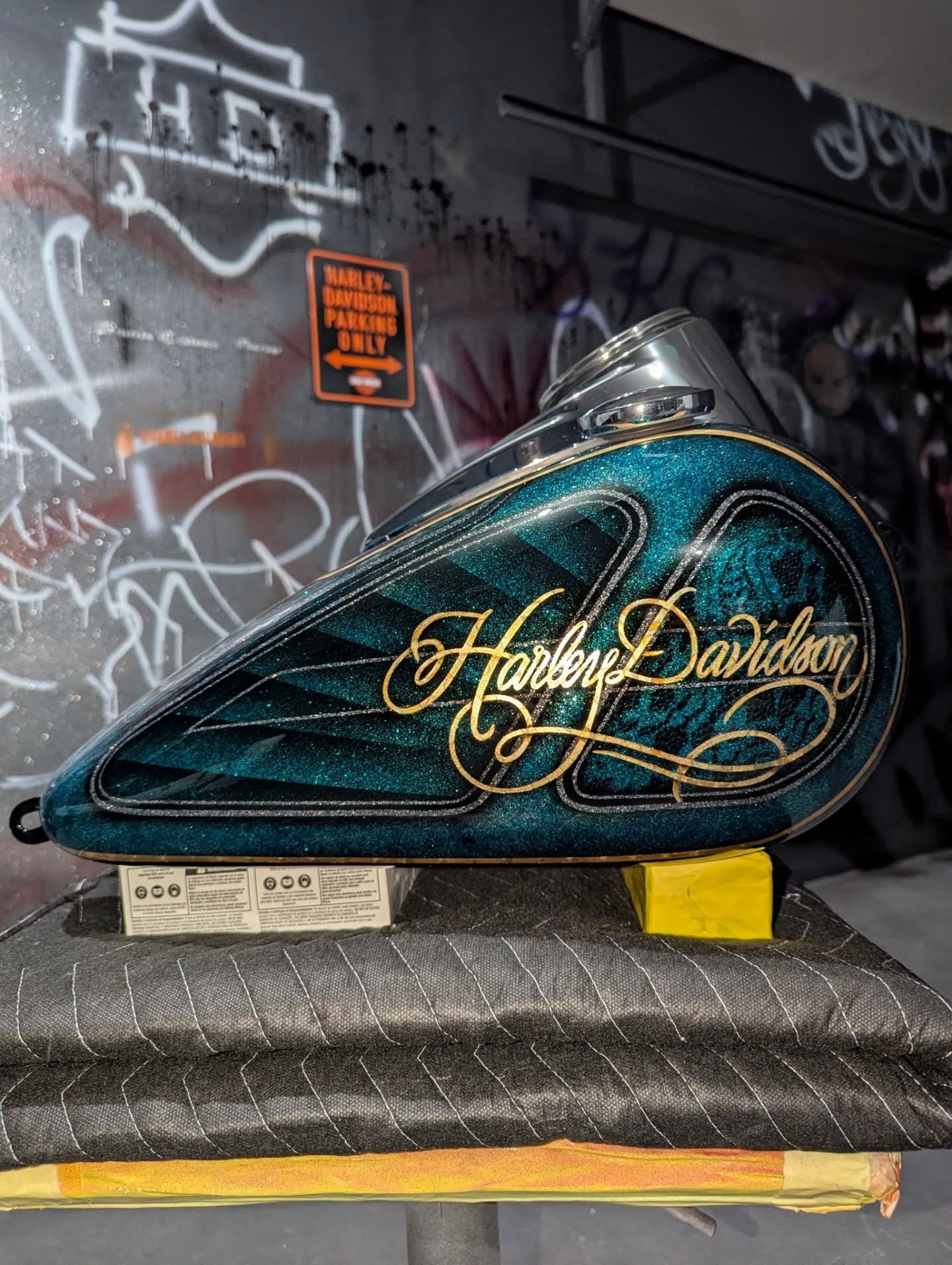 I love how this turned out. 

@tropicalglitz #metalflake #aquacandy #tropicaltealcandy 
For @1987parks 
@suicidecustomsgarage