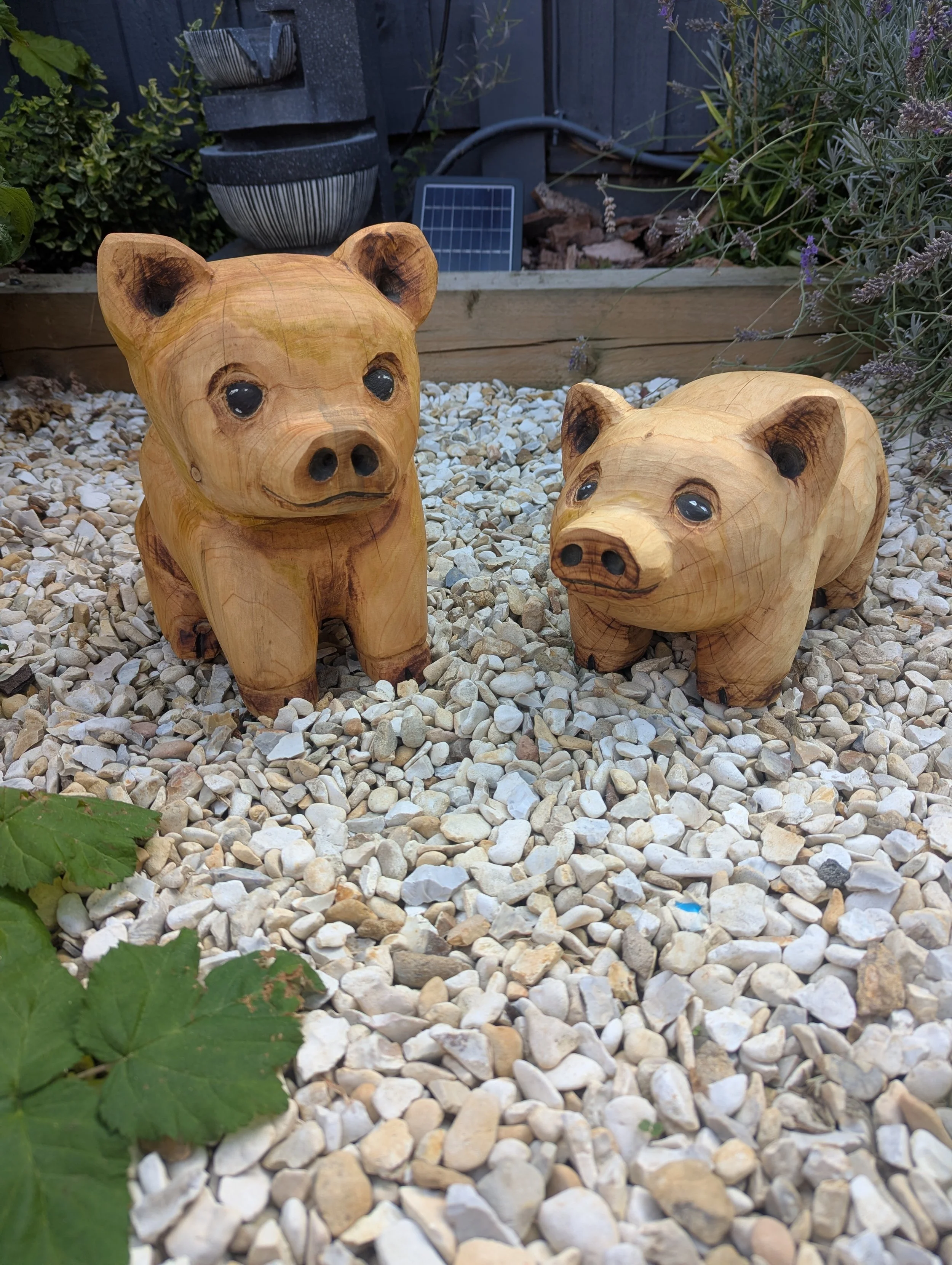 Piglets chainsaw carving