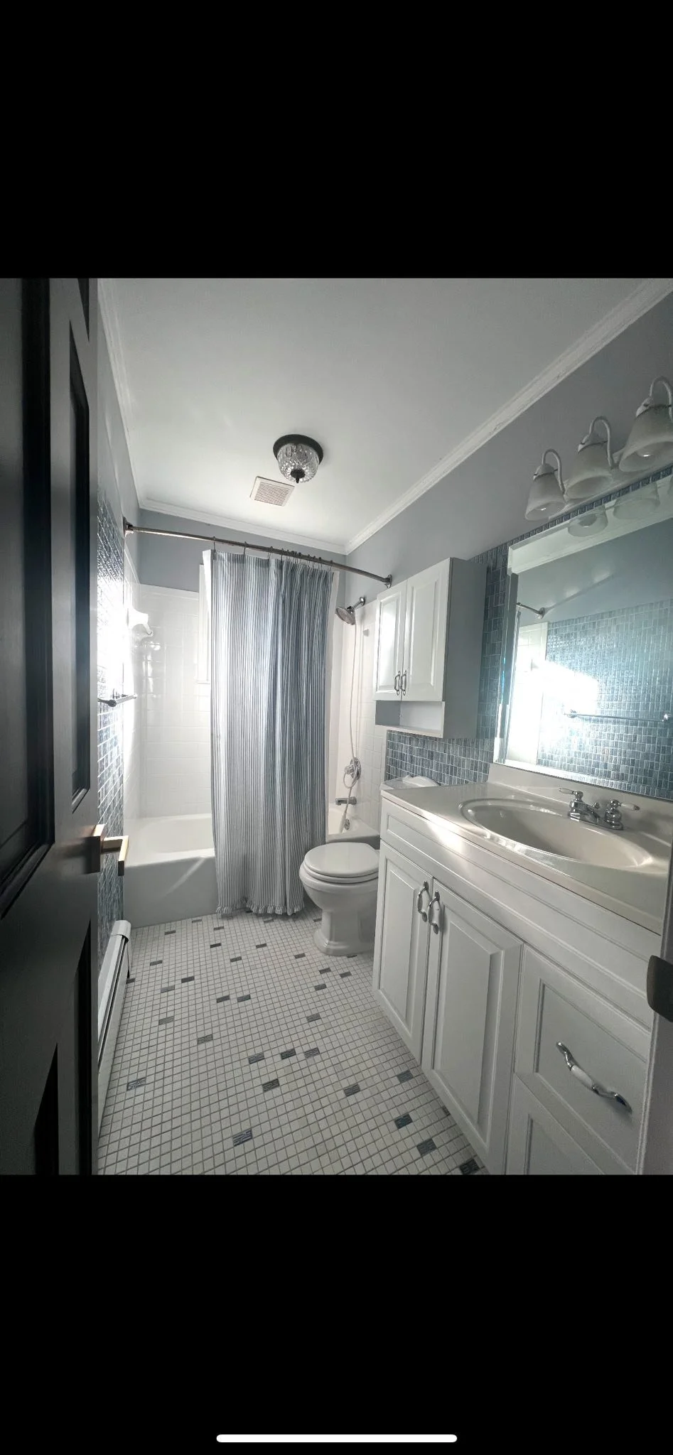 Sonia Upstairs Bathroom before.jpg