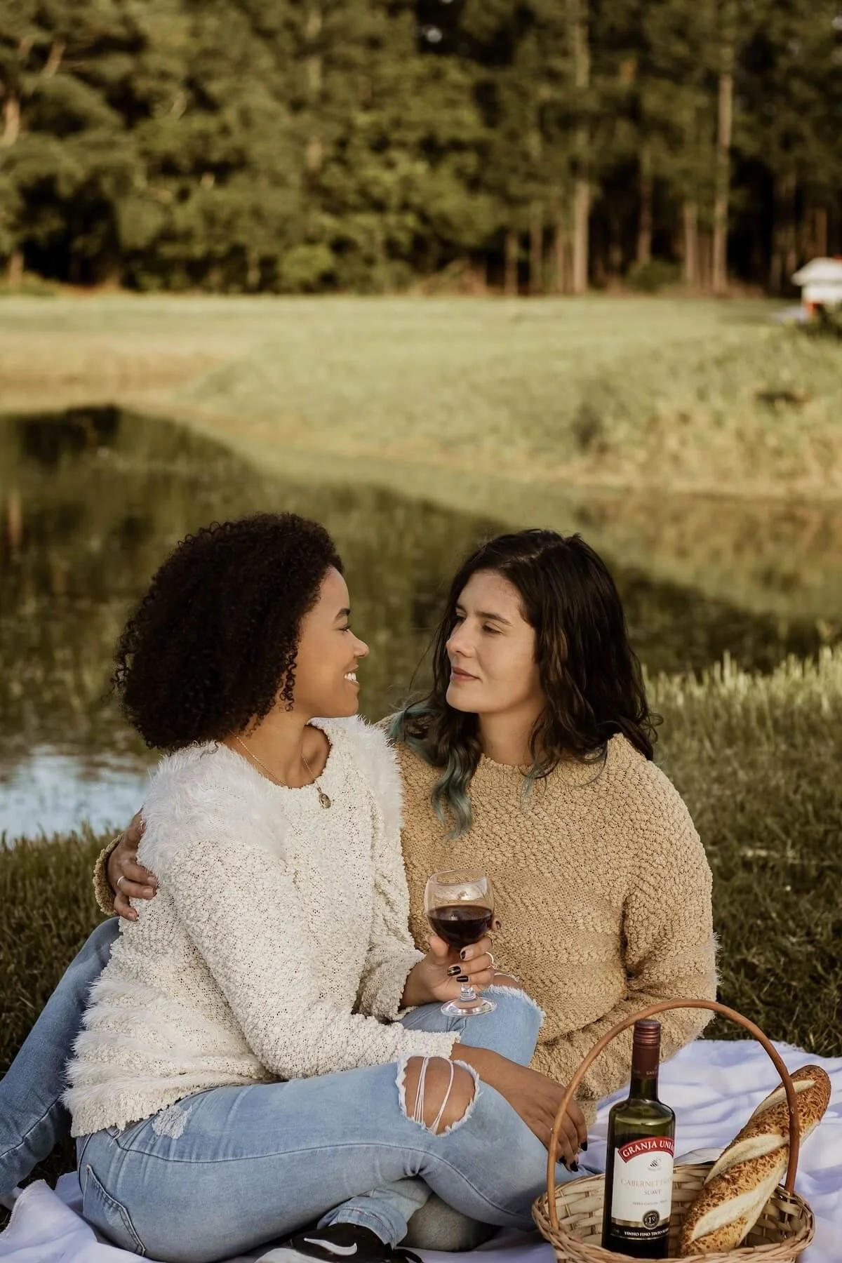 What Are the 4 Types of Attachment in Relationships? A Couple's Therapist Explains