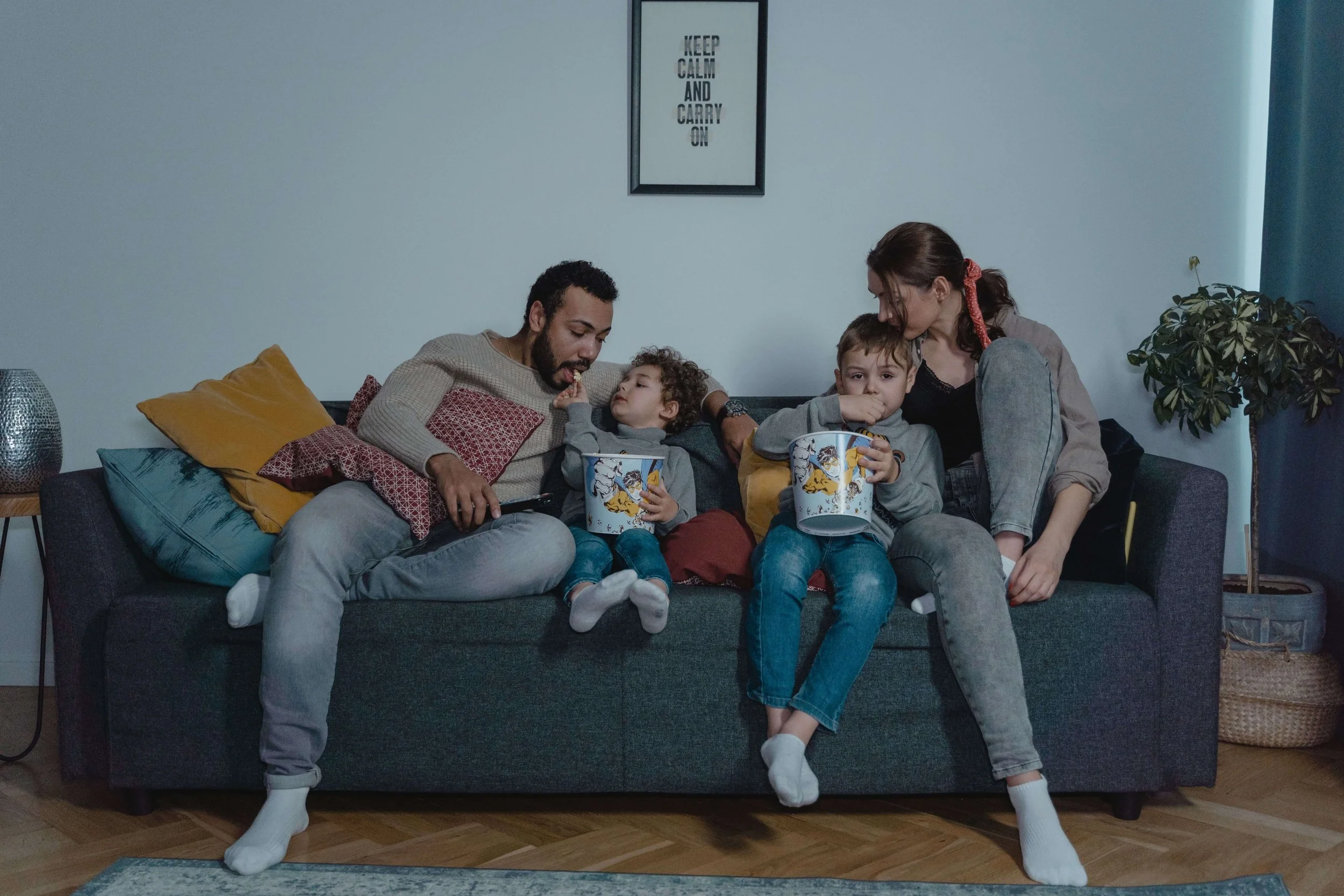 Less Alone Time in Summer as a Couple: How to Stay Connected