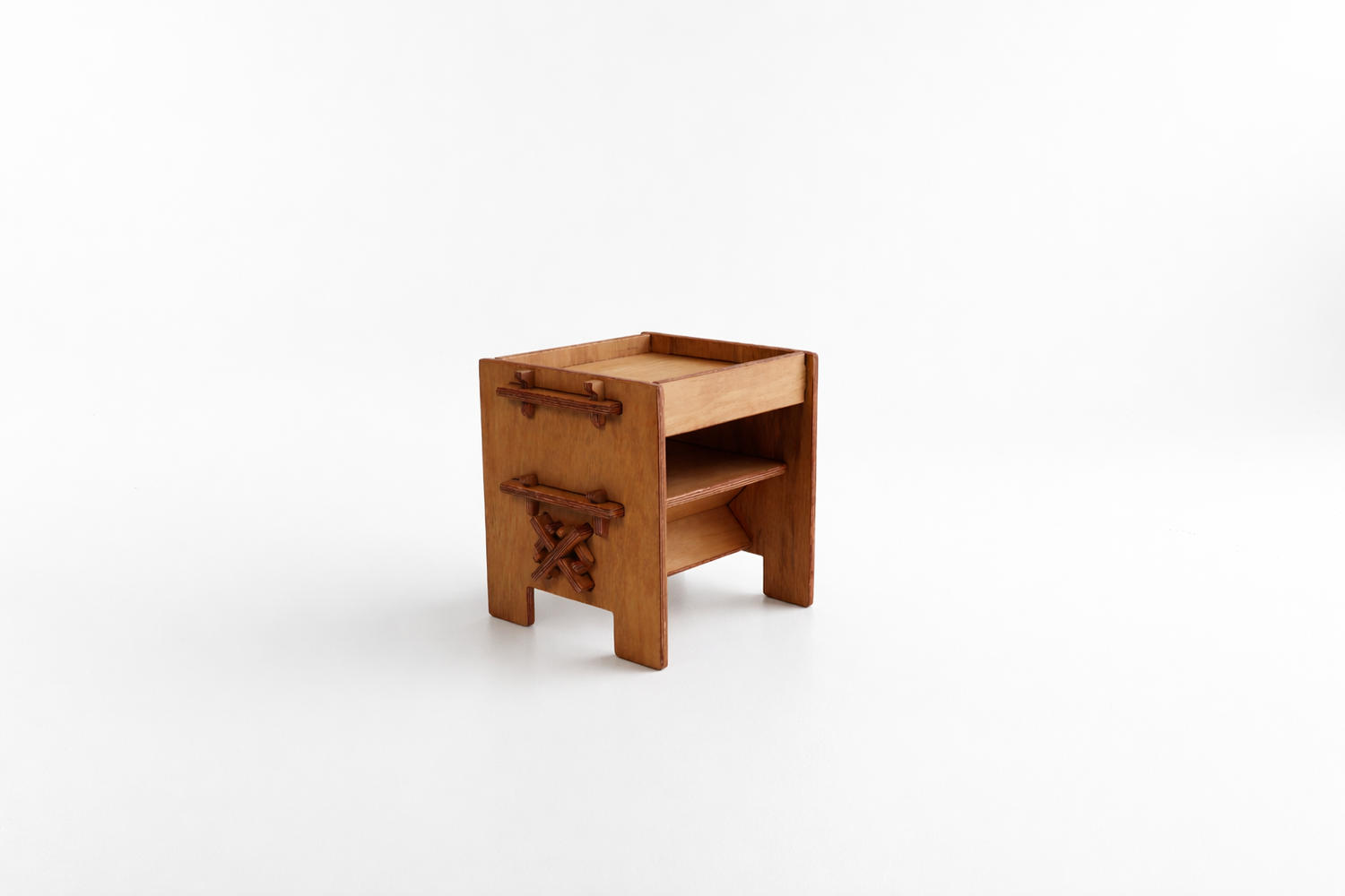 Mustang Home Goods Nomad Side Table
