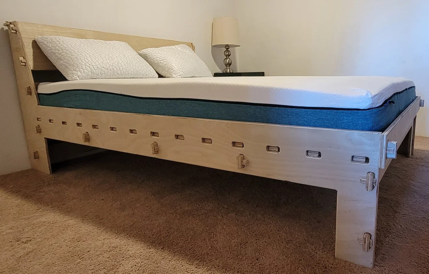 Mustang Home Goods Nomad Bed