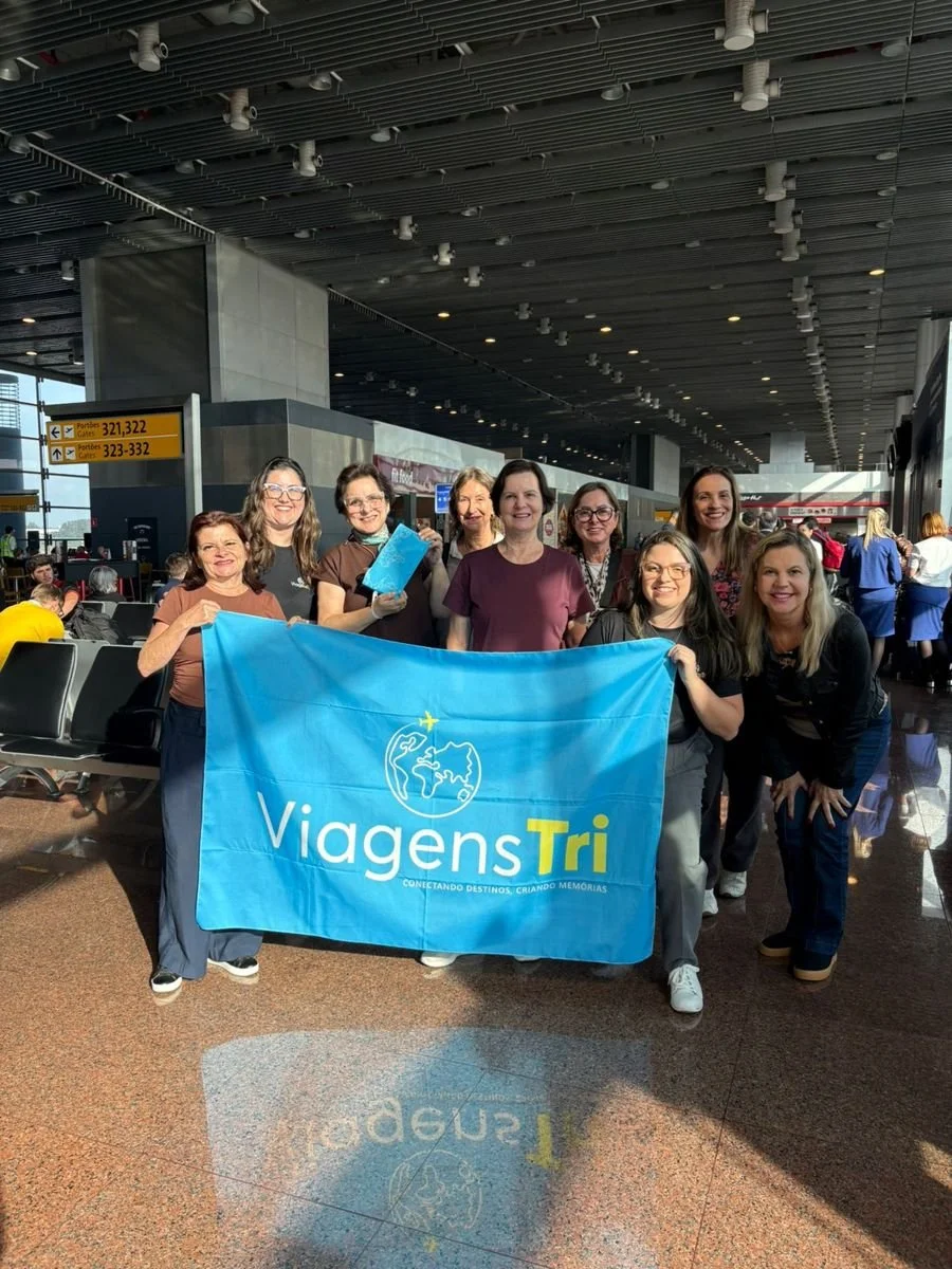 Outro grupo Viagens Tri embarcando