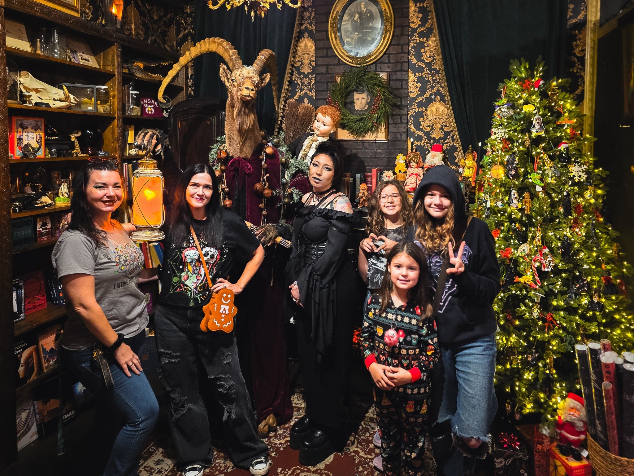 Christmas Shopping, Coffee & Tarot