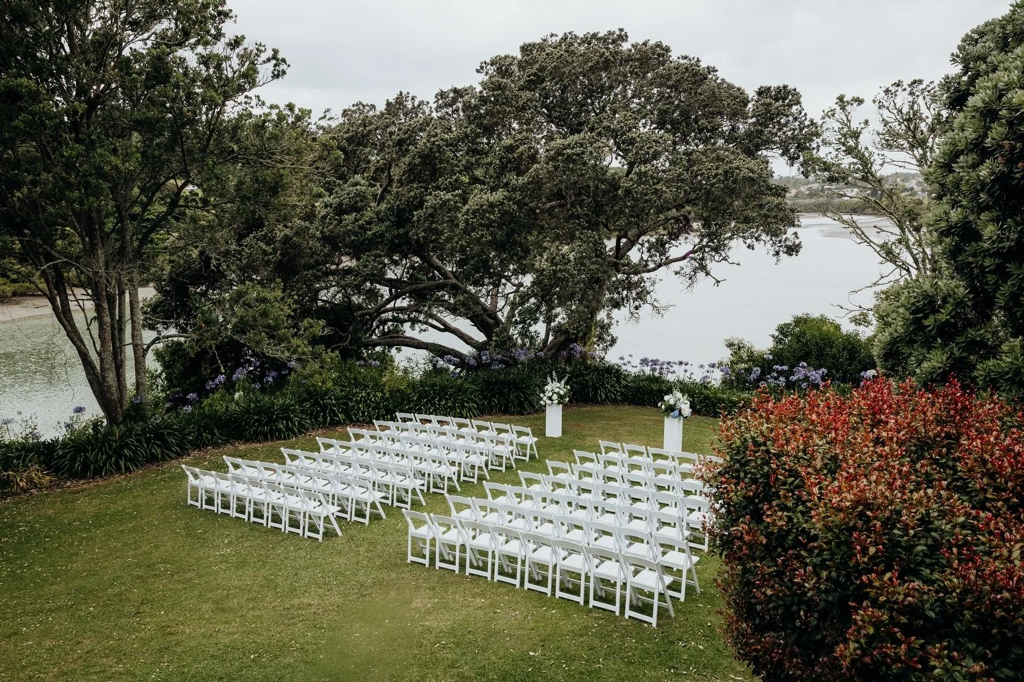 Ceremony details by the water for D &amp; O ☁️ 

Florals: @bloominkrazy
Photography: @kirimarstersphoto
DJ / MC: @mikesteffensdj