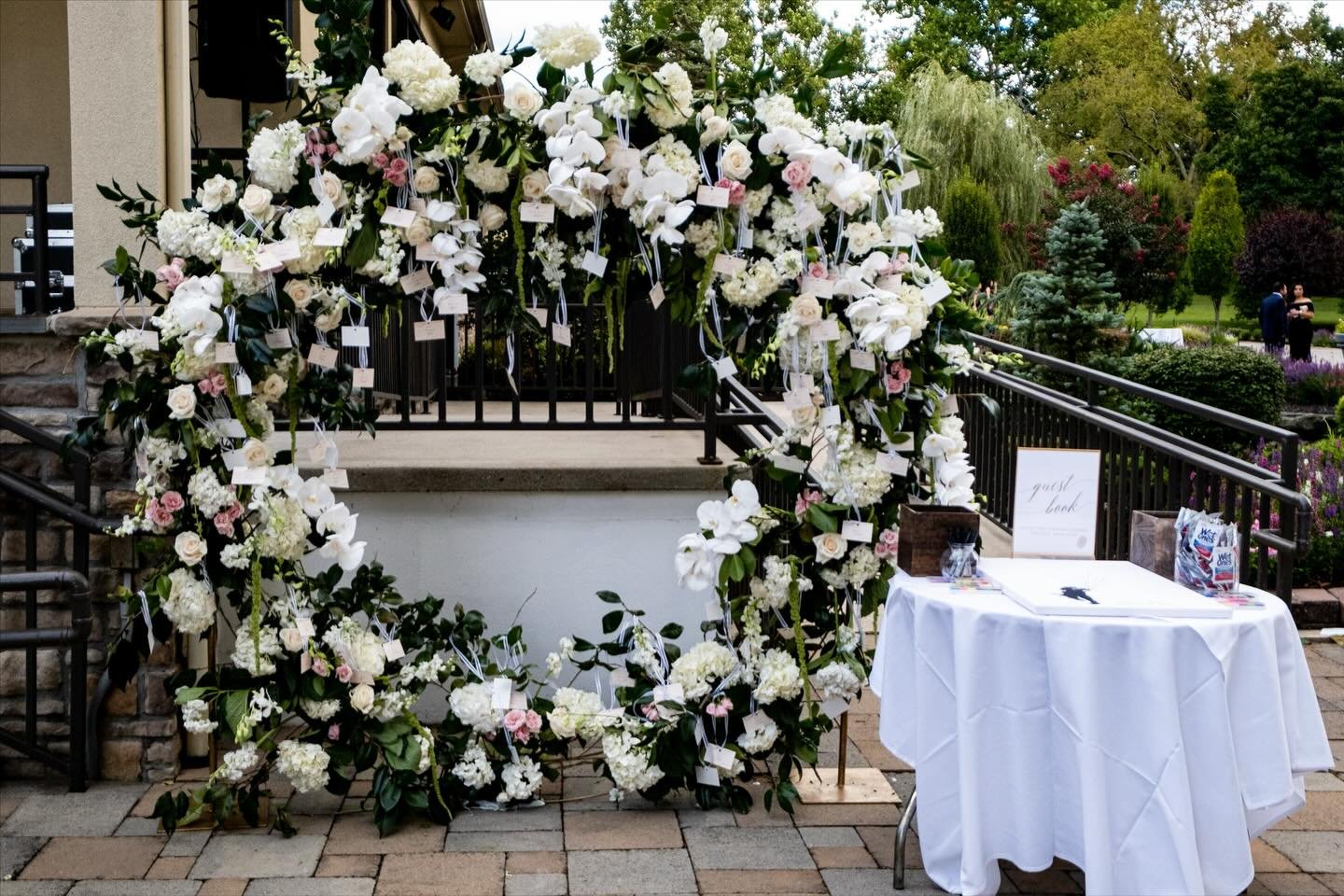 A moment for this gorgeous seating chart and guest book 🌸

Planner: @dreamedandbooked 
Photos &amp; Video: @kirchhof.photography x @victorialovagliofilms 
Venue:@theestateatfarringtonlake
Florals/Decor: @irinagozman

#njbride #njwedding #eventplanne