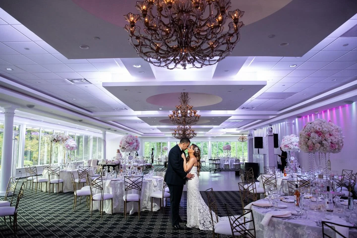 First look of the gorgeous ballroom 🪩

Planner: @dreamedandbooked 
Photos &amp; Video: @kirchhof.photography x @victorialovagliofilms 
Venue:@theestateatfarringtonlake
Hair: @natalia_akuratava
Makeup: @brunellaartistry
Flowers: @irinagozman
DJ: @ali