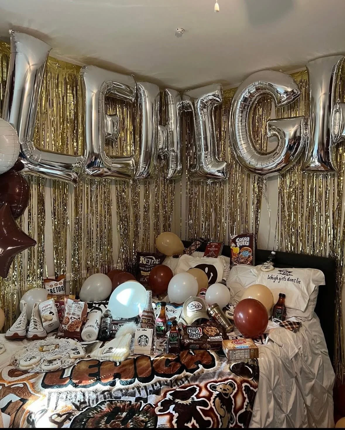 College bed party season is here! Tag someone in the comments graduating soon 🎓

🎓🎓🎓

If celebrating a college acceptance is on your list this year, I&rsquo;d be happy to help make it easy. I keep things pretty simple and offer a few options depe