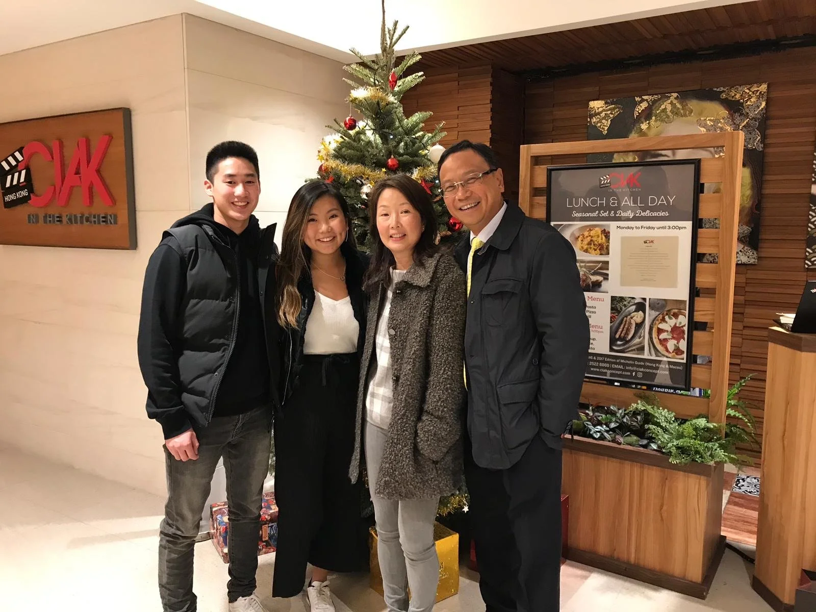  When Chris met Nicole’s parents for the first time as her boyfriend 