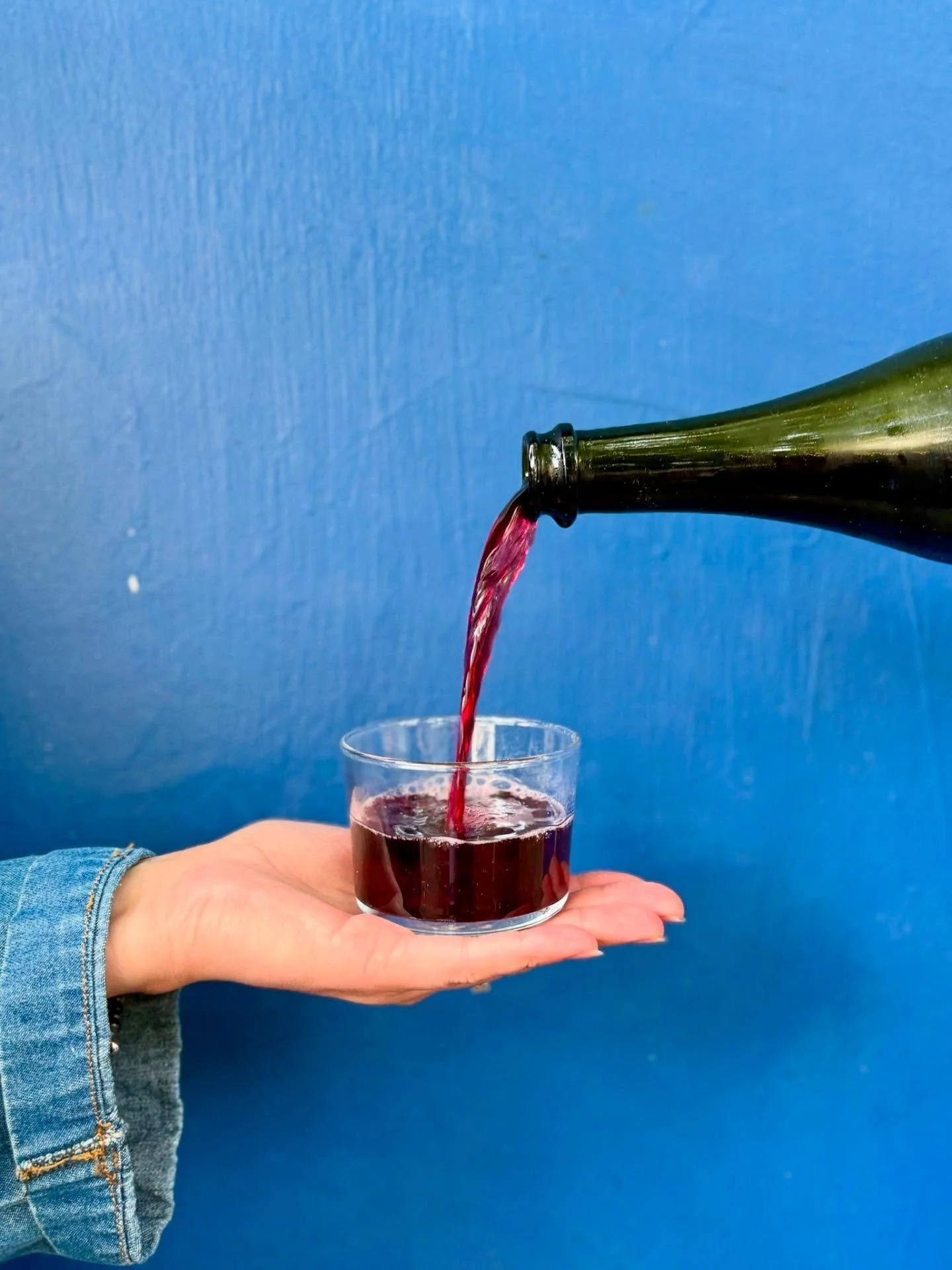 @folicello&rsquo;s Lambrusco❣️Classic, crisp, dry, and chilled up real nice &mdash; Meet us for a glass on the patio as we soak up these last few warm days 🥂

#lambrusco #summertime #patioseason #alfresco