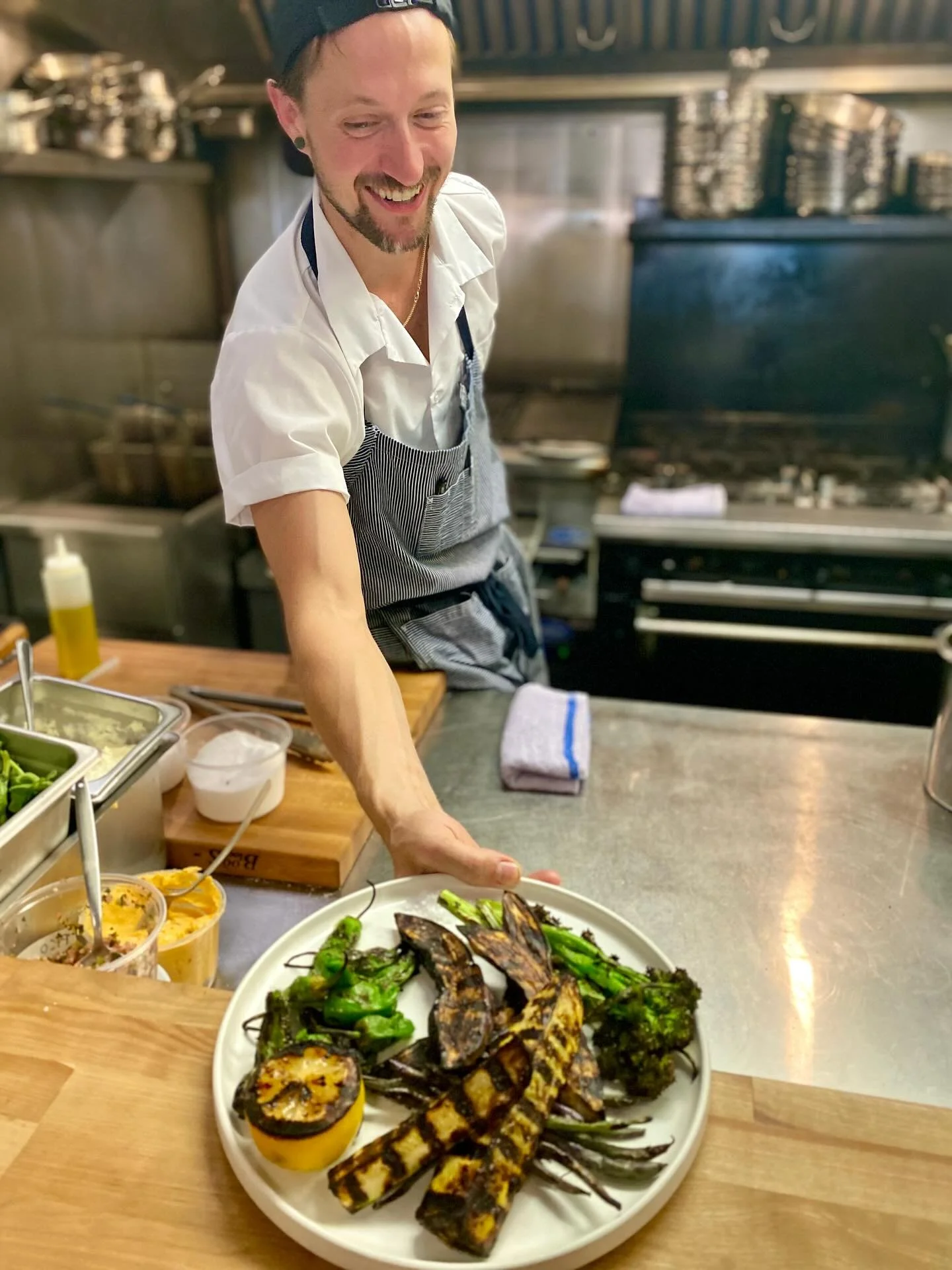 Grilled Market Veg 🤙 seasonal rotation, only the best of the best #washingtongrown 

Thanks to @deartablefarm &amp; @farmstandlocalfoods for supplying us with natures bounty to create this plate, a staple on our Queen Anne menu 🥦

#eatyourveggies #