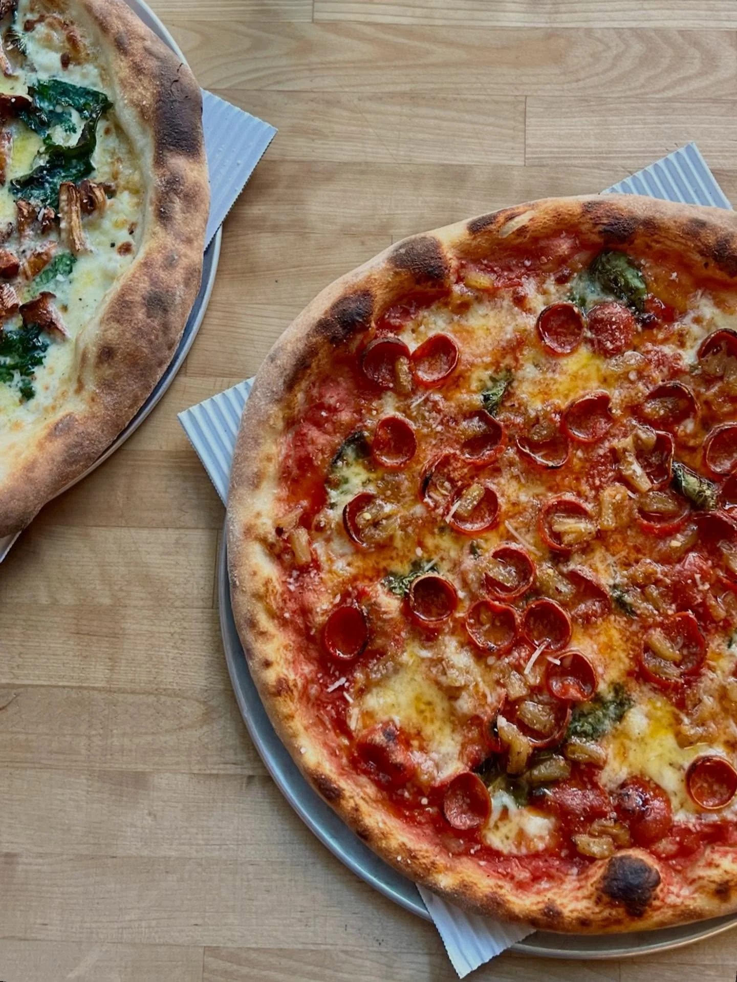 The equinox made it official &mdash; Fall is here and it calls for wholesome pies. Celebrate this cozy Sunday with us! See you tonight ☁️🍂🍕

#seattlefall #sweaterseason #cozy #wholesomeeating #seattlepizza #naturallyleavened #pizza