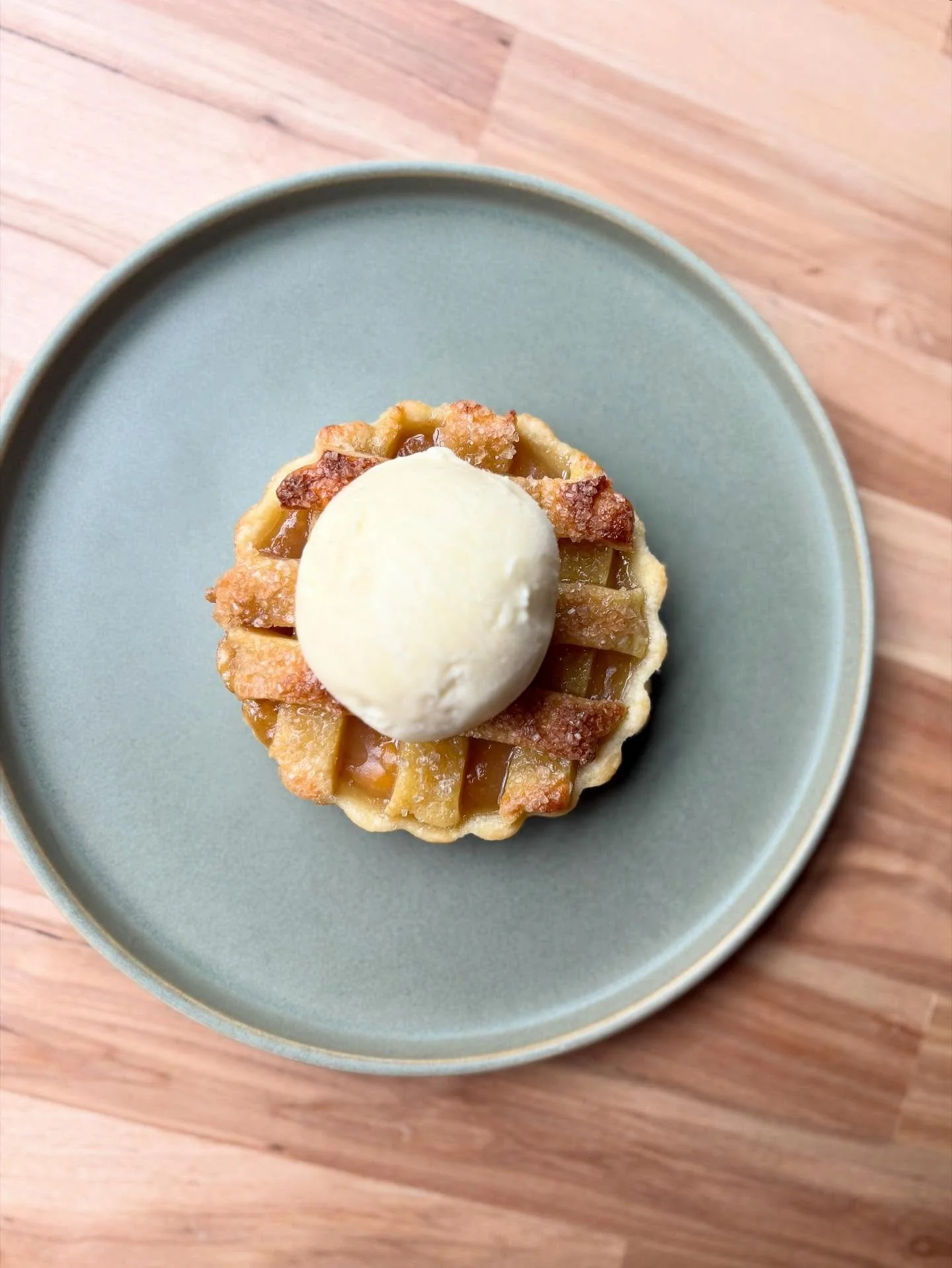 Peach tart with vanilla ice cream 🍦 delicious perfection. On the menu in Queen Anne! 

#peachdessert #peachtart #washingtonpeaches #seattlerestaurants