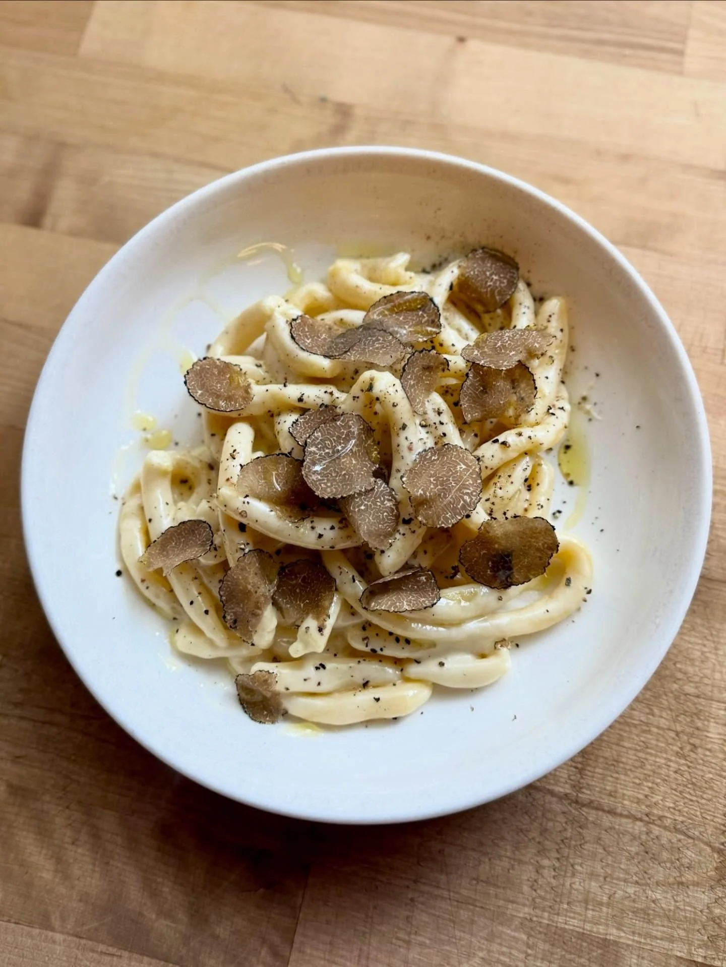 Pasta special on Capitol Hill this weekend 👻 Handmade Pici with pecorino fonduta, black pepper, &amp; burgundy truffle. 

A rich and delish bowl for your rainy spooky night! Celebrate safely friends!! 

#seattlehalloween #handmadepasta #pici #seattl