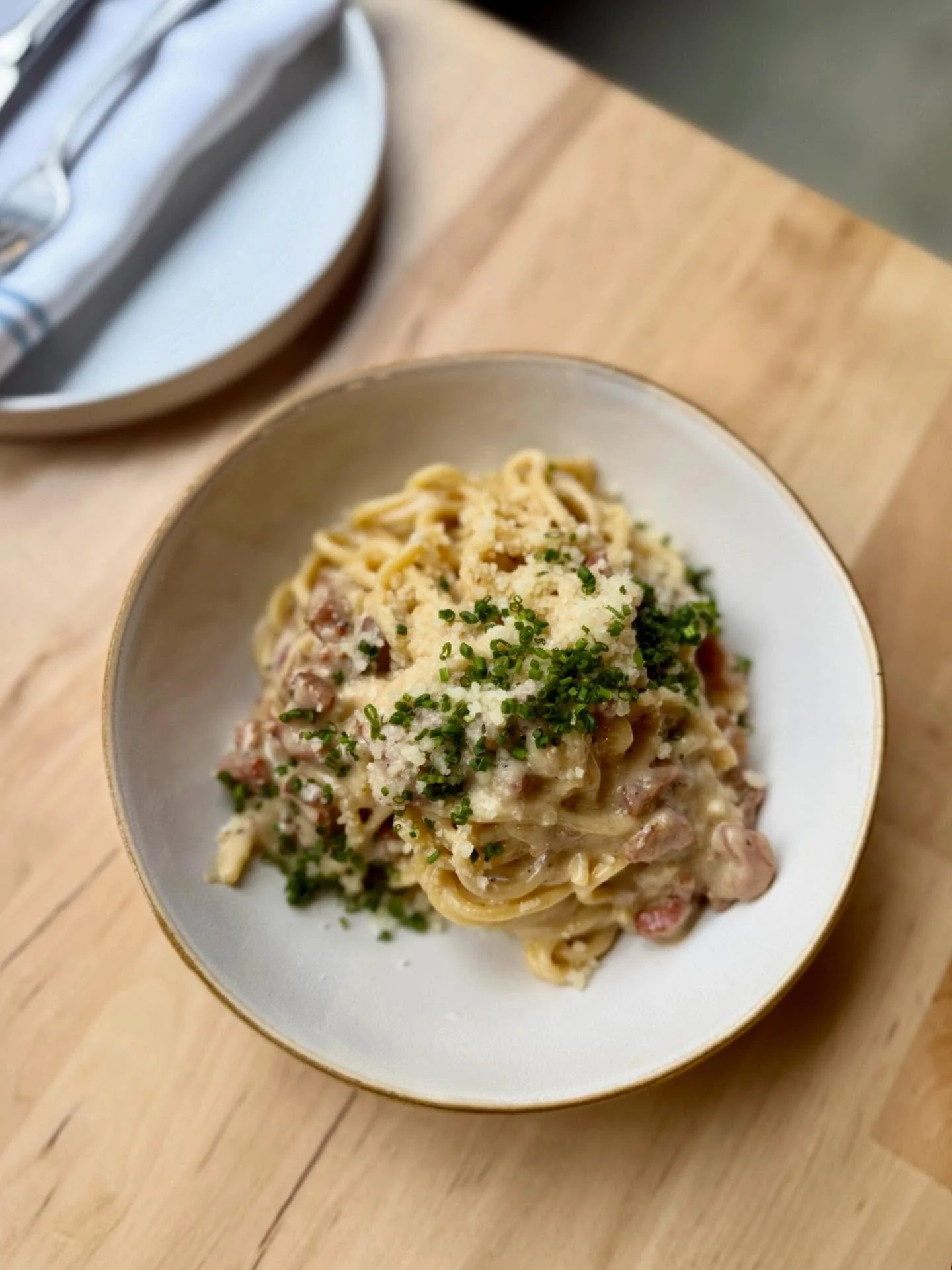 Tonnarelli Carbonara🥚Guanciale, egg yolk, Parmesan reggiano, chive. 

On the menu in Queen Anne! 

#carbonara #tonnarelli #seattlepasta #queenanneseattle #seattlerestaurants #comfortfood