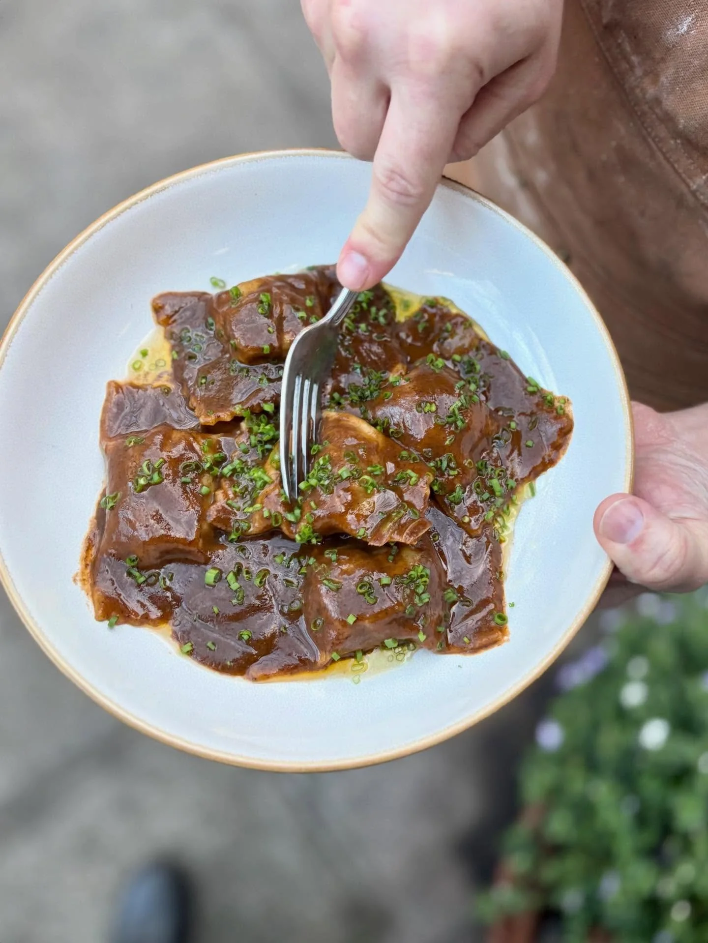 Ravioli Special on Queen Anne ✨ Braised beef cheek filling, red wine butter sauce, sour cream, chive 

Chef Brett approved 🤭 

#handmadepasta #beefcheek #seattlepasta #seattlerestaurant #pastarestaurant #queenanneseattle