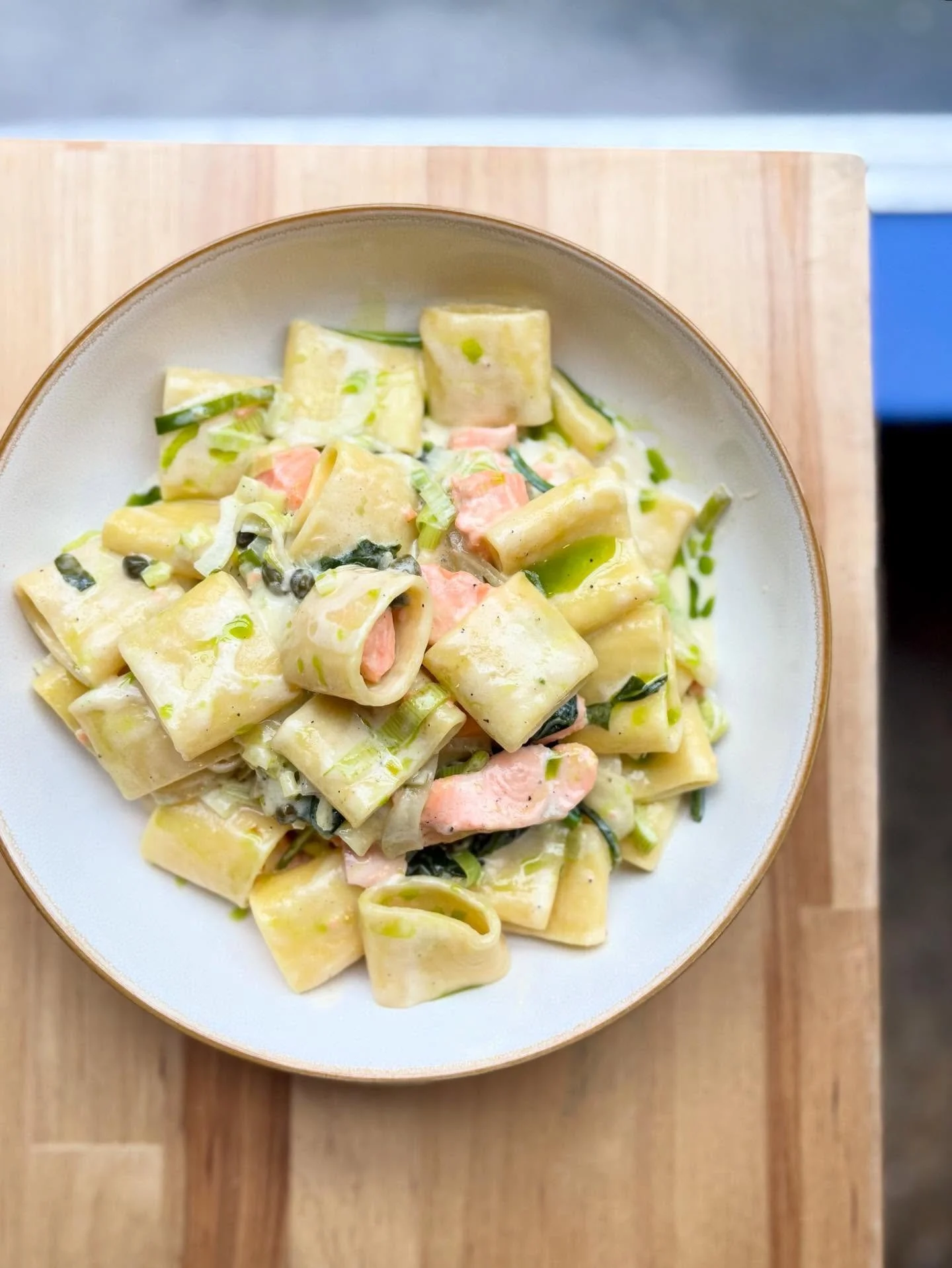 Paccheri 🐟 King salmon, leek, fennel, spinach, cream. Hearty, nourishing, and ohhhhh so satisfying. On the menu in Queen Anne! 

#paccheri #kingsalmon #seattlepasta #queenanneseattle #seattlerestaurants