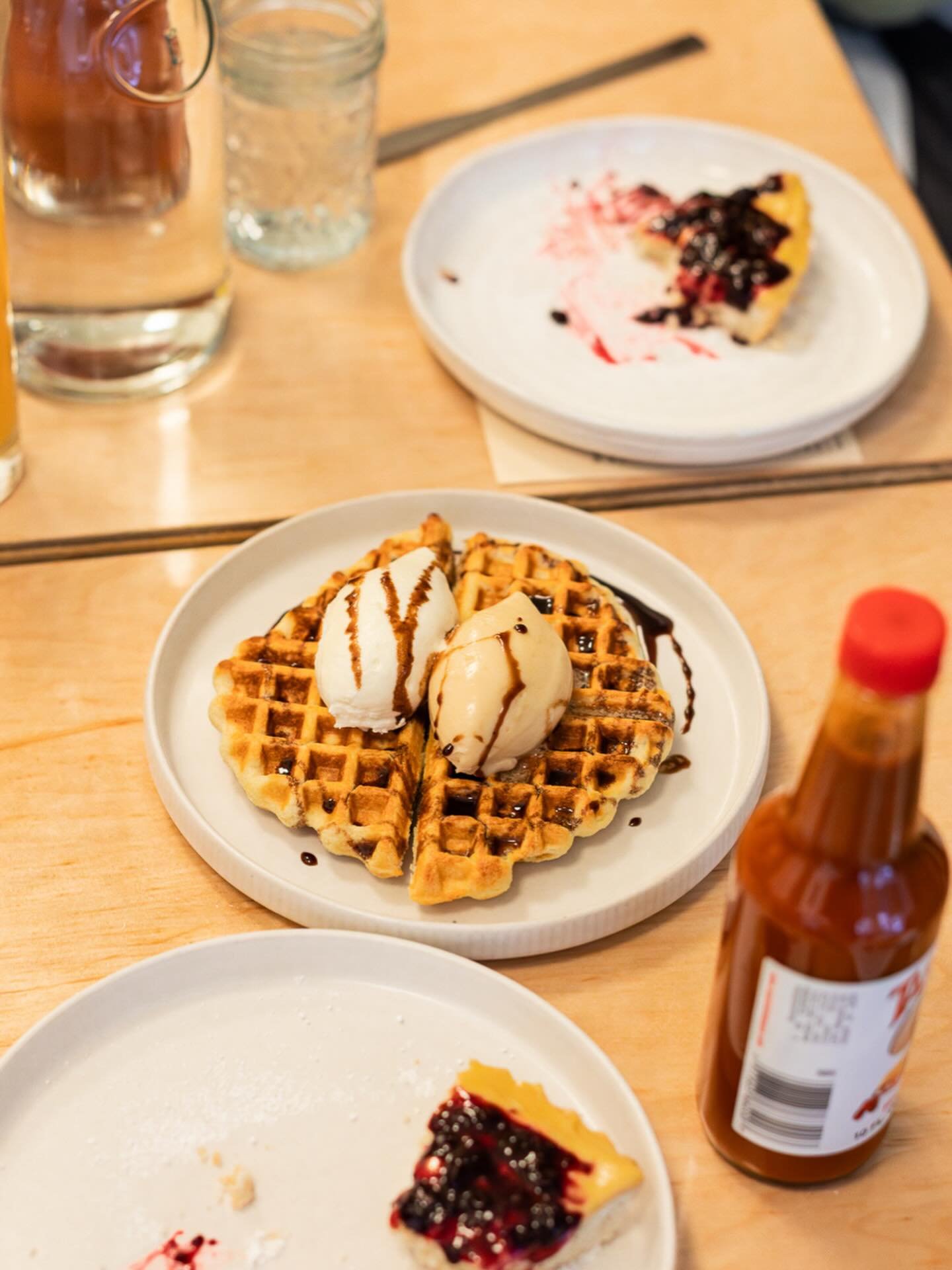 BRUNCH on Summit Ave, QUICK STOP in Queen Anne, 9a-12p Sat &amp; Sun. See you soon 🪺 

Dine-in or place an order for take-out via the link in bio. 

📷 @laurenmaxphoto 

#seattlebrunch #seattleweekend #capitolhillseattle #queenanneseattle #seattlere