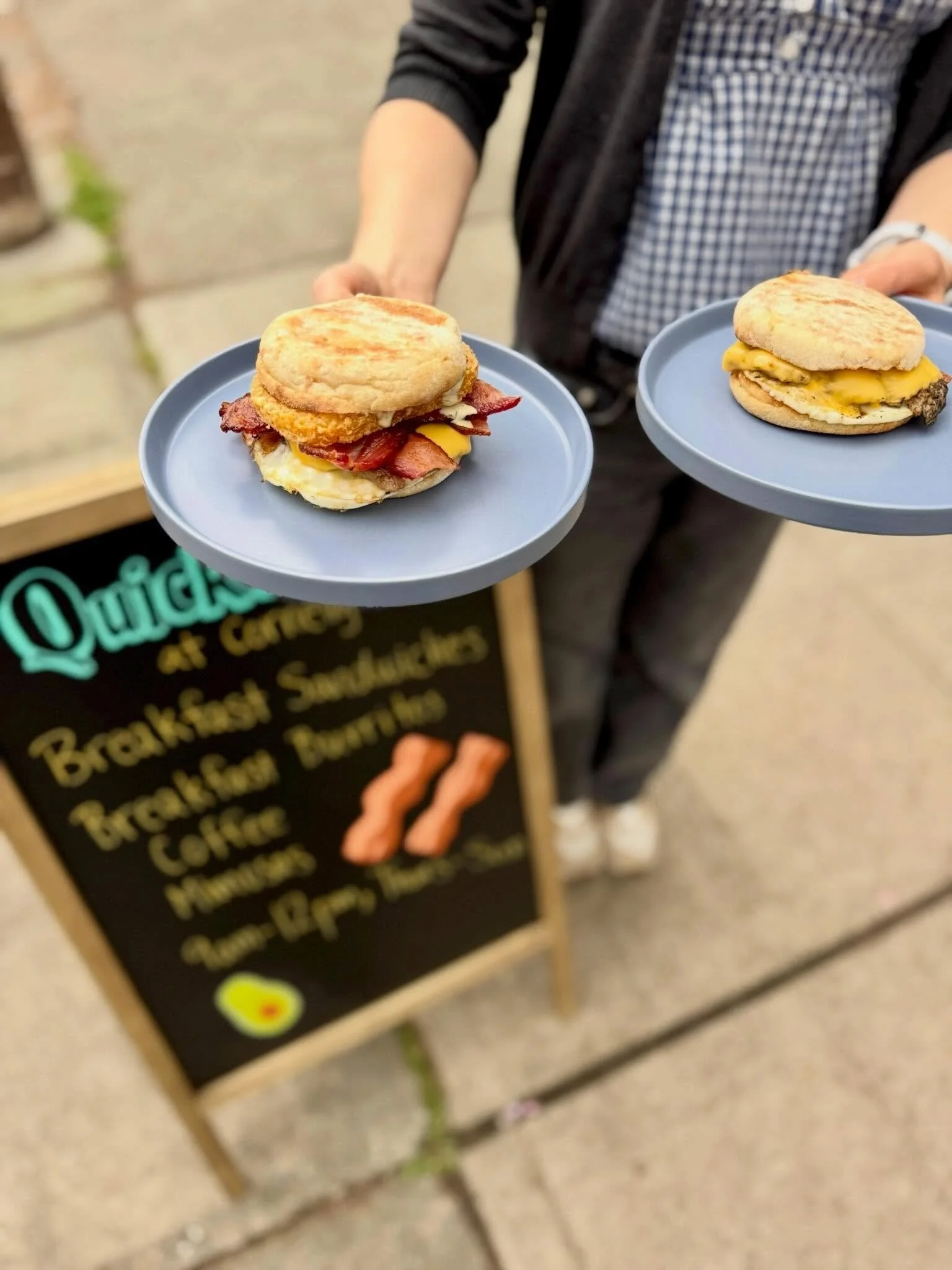 Thatttttttttt&rsquo;s right y&rsquo;all 🫡 QUICK STOP is now here for your Thursday &amp; Friday breakfast sammy needs!!! Come grab a bite, doors open at 9a📍Queen Anne 

#seattlebreakfast #seattlerestaurants #queenanneseattle #seattlebreakfastsandwi