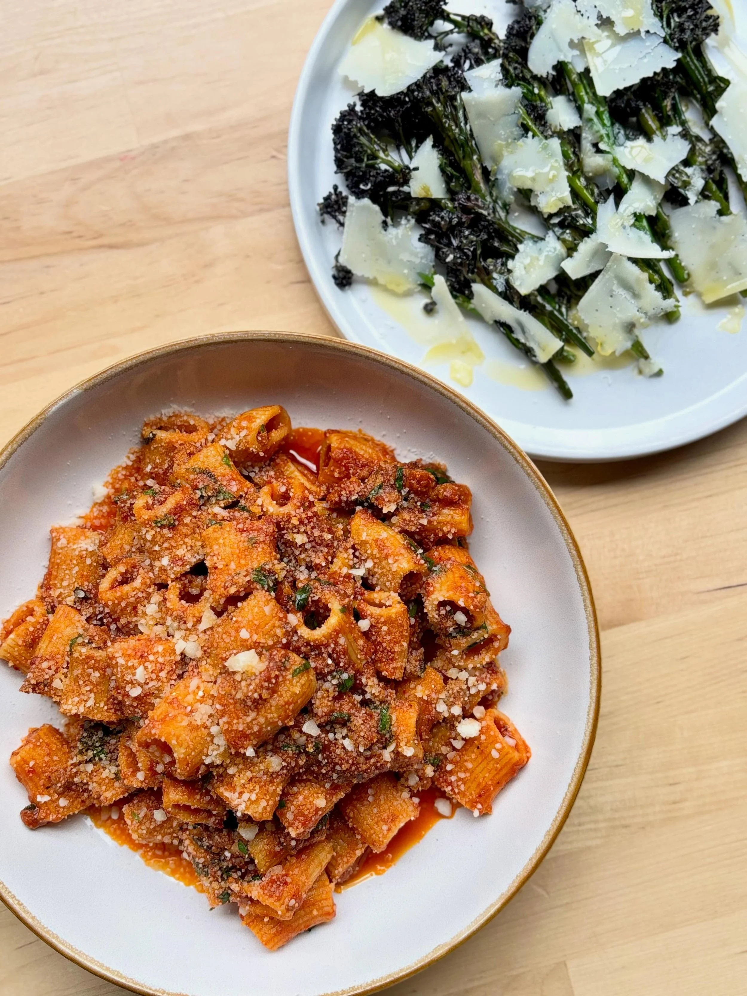 Rigatoni 🤝 Bolognese

&amp; some Broccolini on the side for good measure 😉 

#rigatoni #bolognese #seattlepasta #seattlerestaurants
