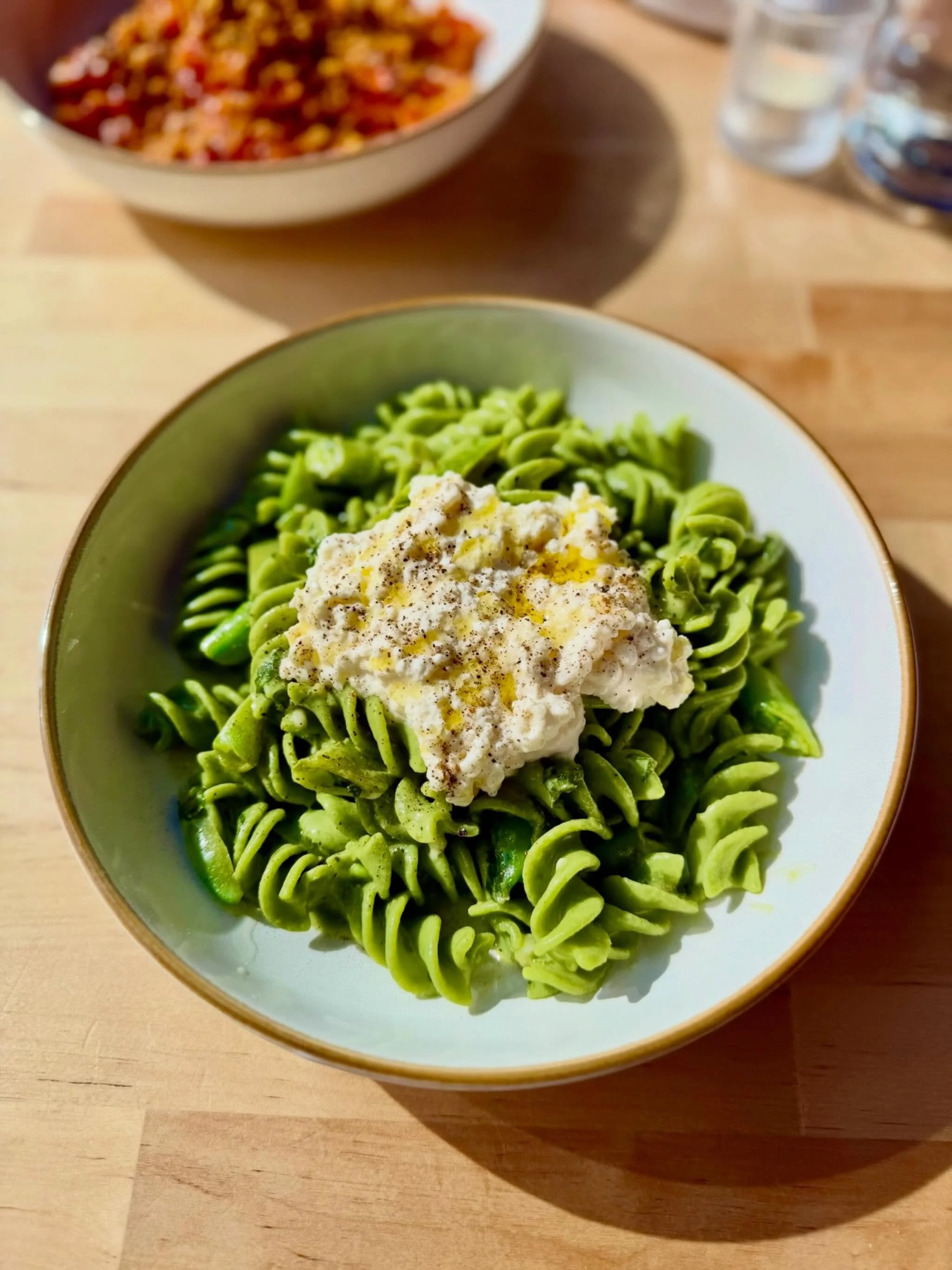 Fusilli 🫛 snap peas, English pea butter, stracciatella, mint. On the menu in Queen Anne! 

#fusilli #seattlepasta #queenanneseattle #springpasta #seattlerestaurants