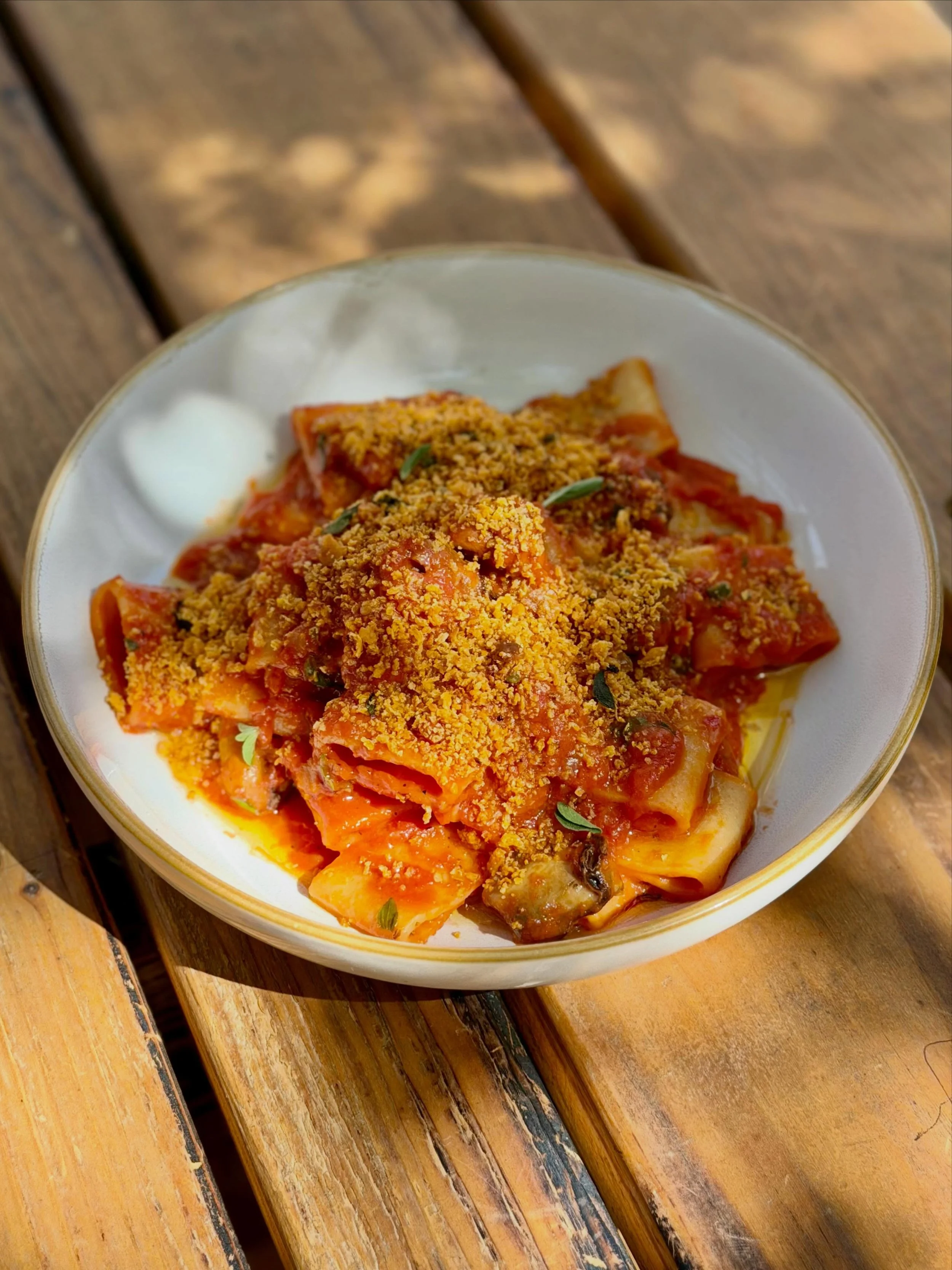 Paccheri✨ smoked mussels, tomato, fennel sofrito, n&rsquo;duja breadcrumb, orange zest. 

On the menu in Queen Anne! 

#paccheri #seattlepasta #seattlerestaurants #queenanneseattle