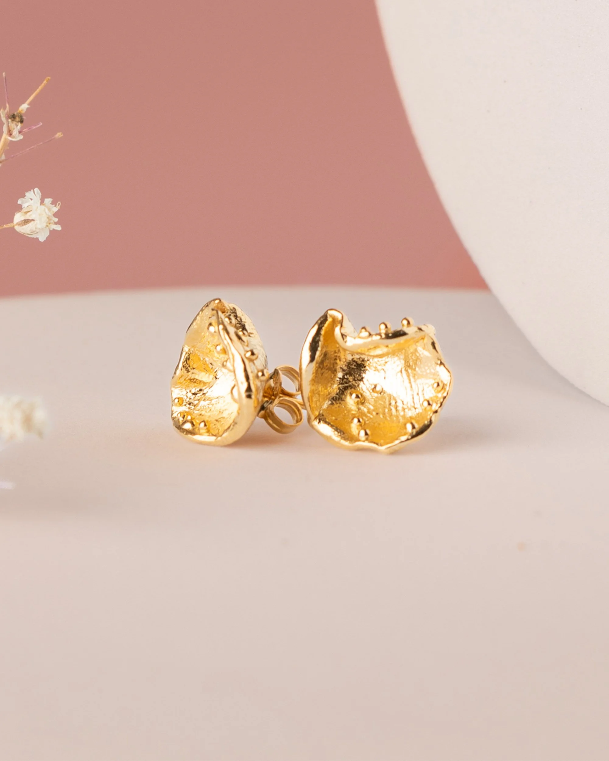 Clam Studs · Medium