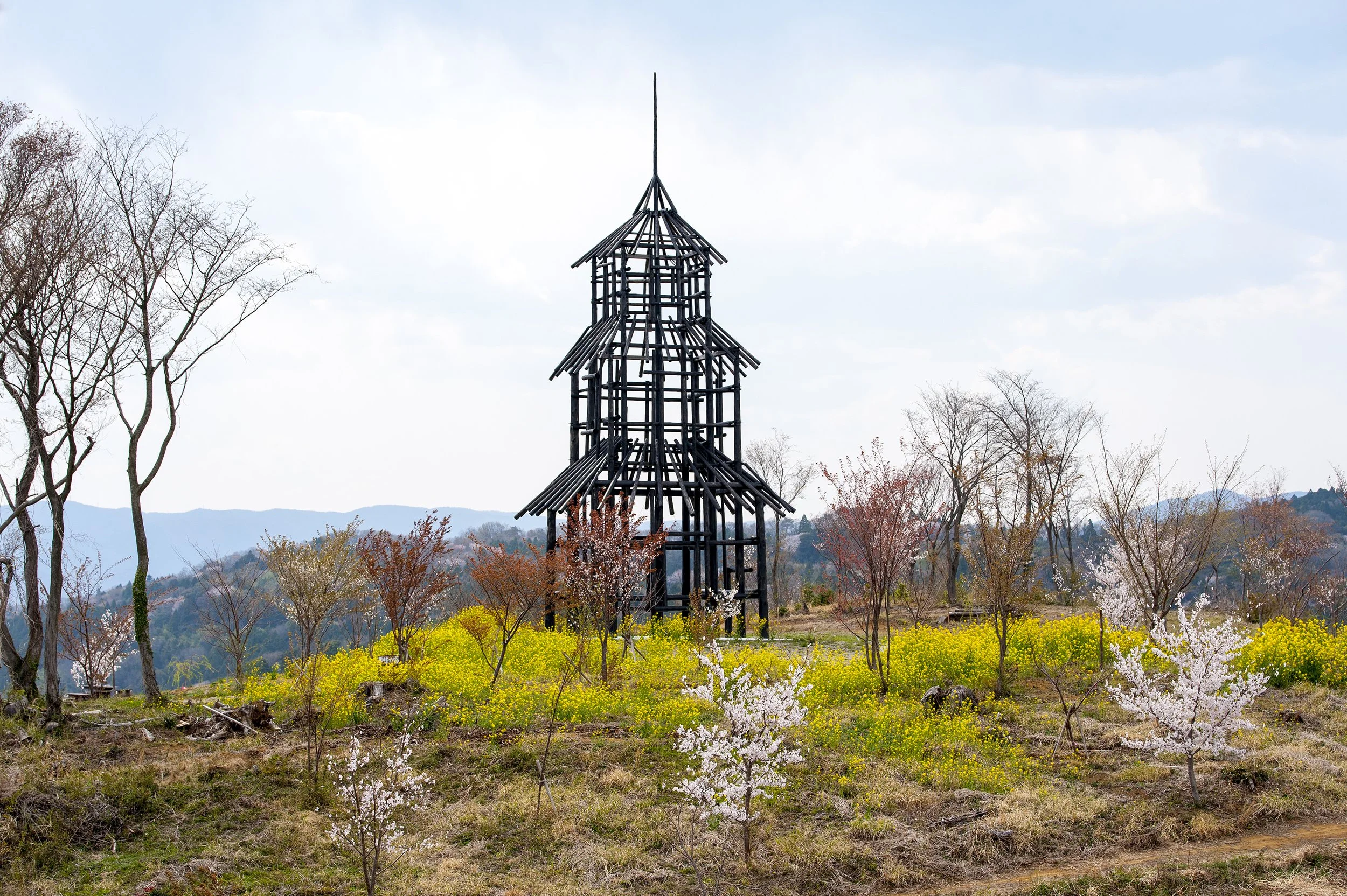   Ink Tower  on the hills of Iwaki, 2016. Photo courtesy Cai Studio 