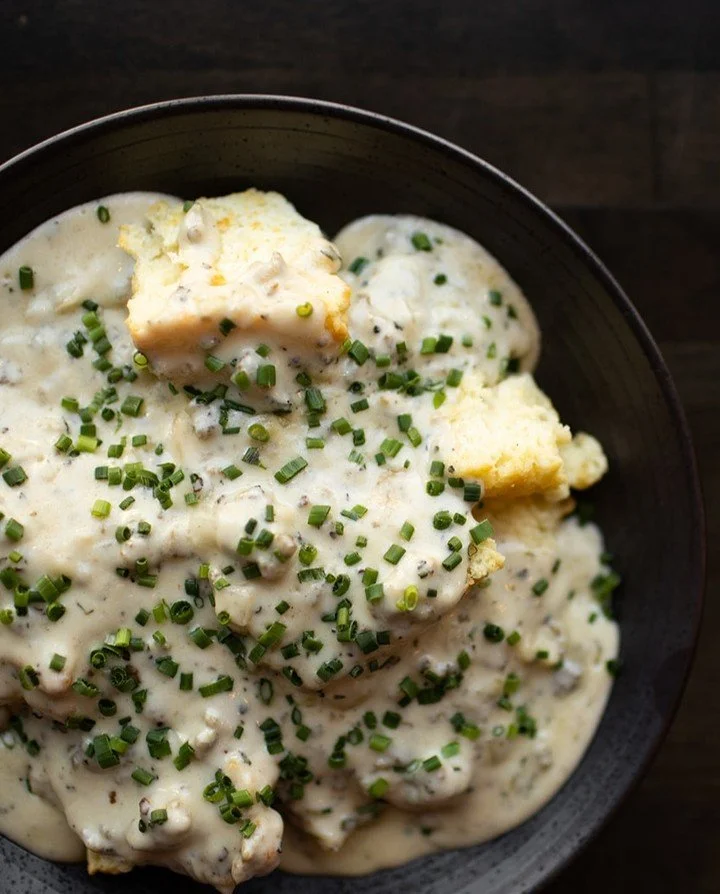 How are you taking your gravy this weekend&hellip; classic over biscuits or on this Coop Deville? Either way, we&rsquo;ve got a mimosa waiting 🍳