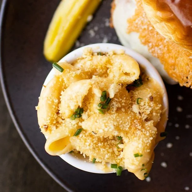 Sides? We don&rsquo;t know her&hellip; only main characters &lsquo;round here!

Plate ain&rsquo;t full without some mac and cheese, sweet potato, and green beans on it 🍠🥬