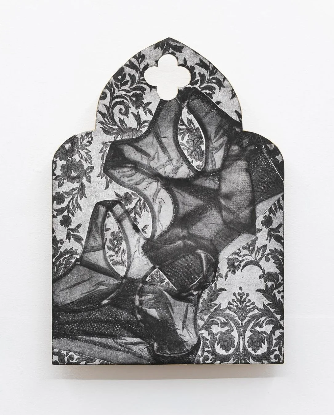 Jess O'Farrell &bull; @jessofarrellart | Sacred Sapphic, soft ground intaglio print on BFK mounted on wood with gold leafing

#etching #softground #paper #printmaking