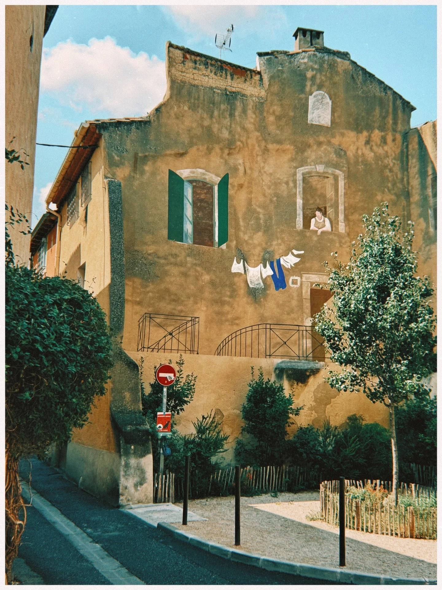 Antiques spilling into the streets, caf&eacute;s along the Sorgue, and a Sunday market that could compete with theatre. This town knows how to make you stay&hellip; and shop. 

#travelinspiration #france #provence #luberon  #islesurlasorgue #voyage #