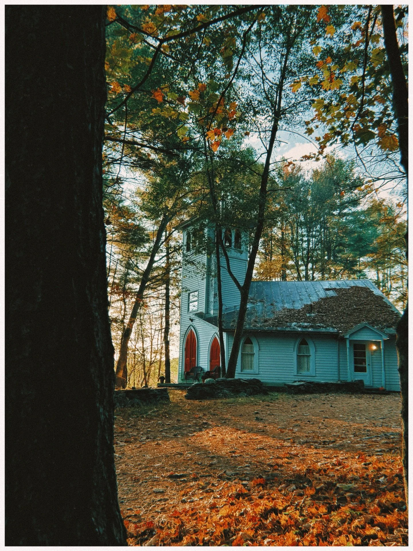 First day in #upstatenewyork was a success. Checked in to @thewoodstockchurch, so beautiful, more details coming. And we took David Apple picking for the first time. 

#newyork #ny #upstateny #woodstock #newyork_ig #iloveny #seemycity #shotoniphone #