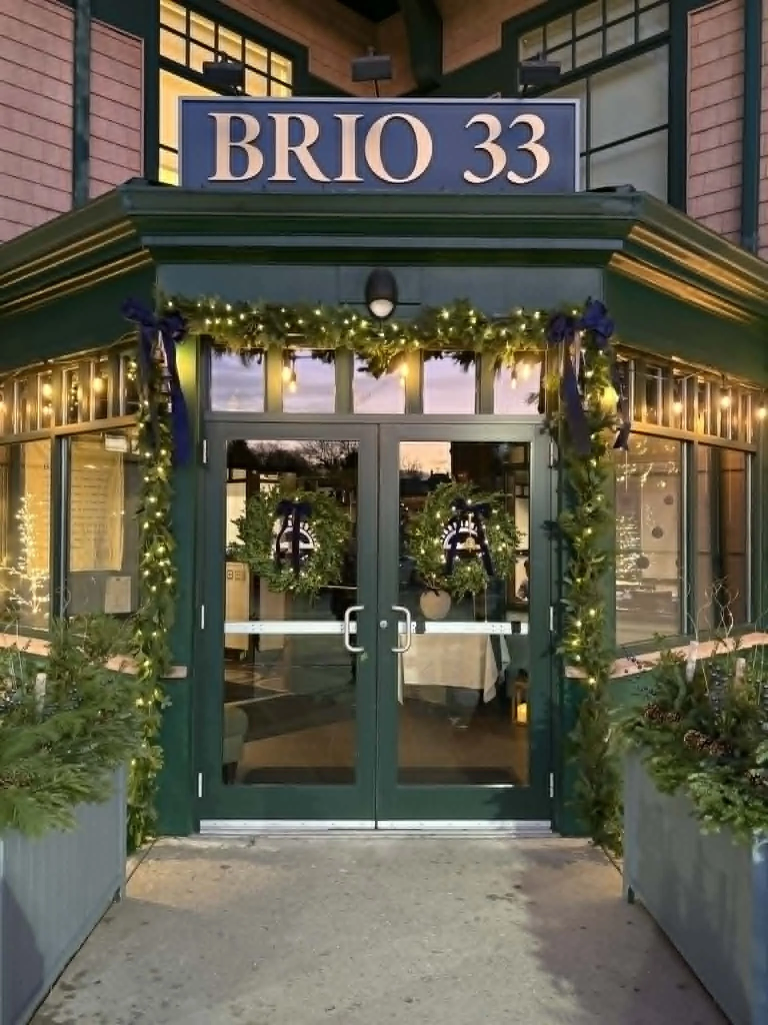 Brio 33 Westborough Holiday Decor