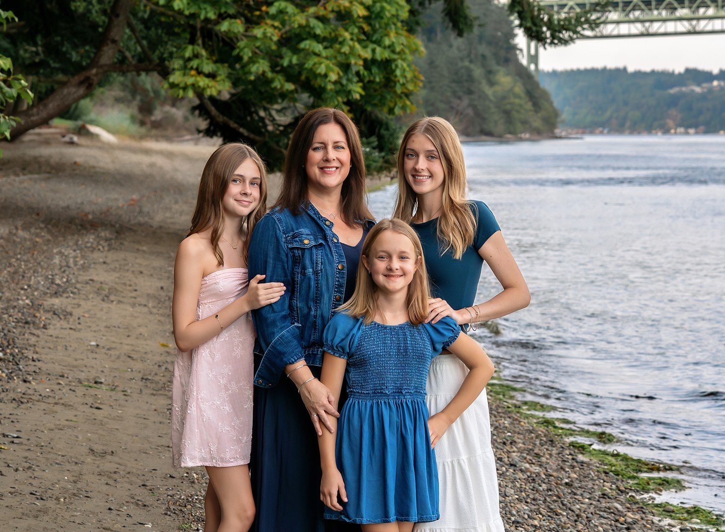 This session wrapped up summer in the best way. Soft light, salty air, and a family just being themselves. I can&rsquo;t wait to be back at the beach next summer capturing moments like this. 
#gigharborfamilyphotographer #Gigharborbeach #tacomaphotog