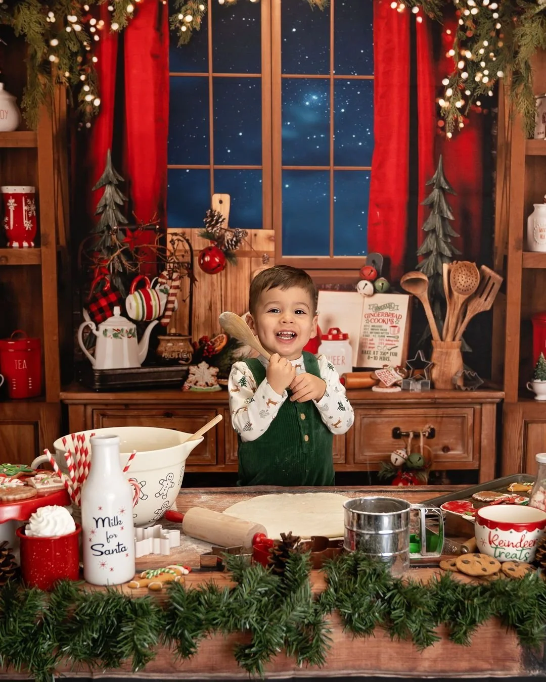 Studio kitchen mini sessions are perfect for families who want a fun, interactive holiday experience with photos to match.
#GigHarborFamilyPhotographer #PNWFamilyPhotographer #WashingtonFamilyPhotography
