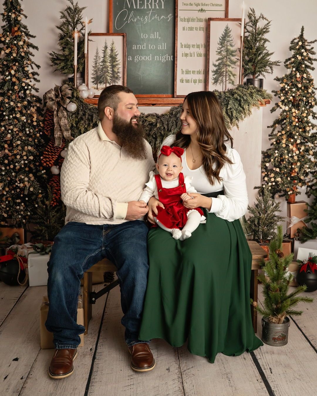 Just a few months old and already stealing hearts with every smile. Studio sessions like this are full of warmth and connection.
*Side note mom was standing right by baby in the chair, I edited her out. Always pose safely !
#GigHarborFamilyPhotograph