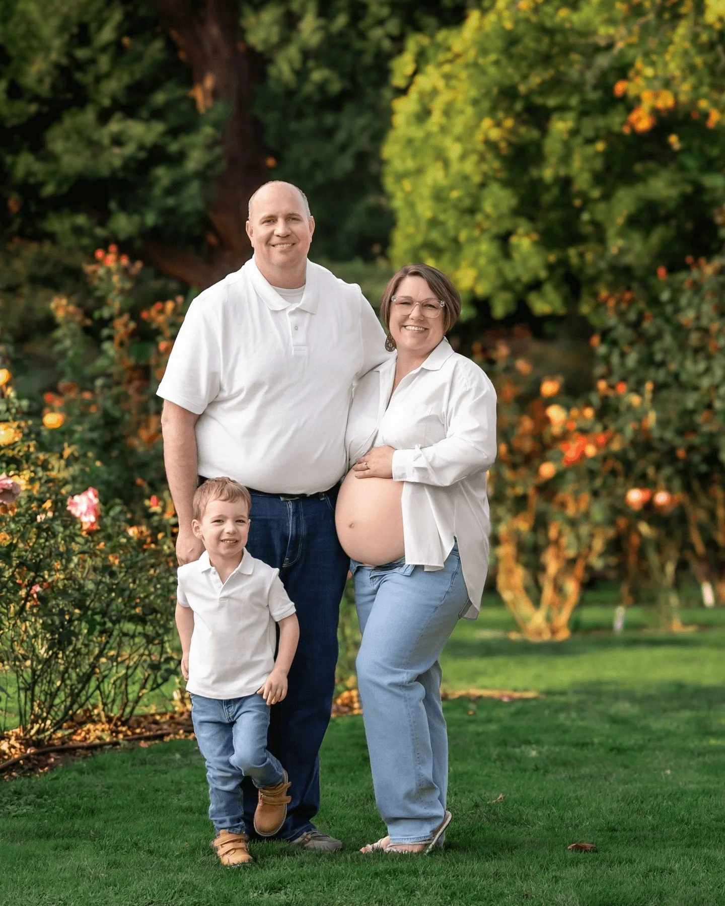 Looking back on this maternity session from last year and dreaming of warm evenings, flowers in bloom, and slow, intentional sessions like this. Spring can&rsquo;t come soon enough.