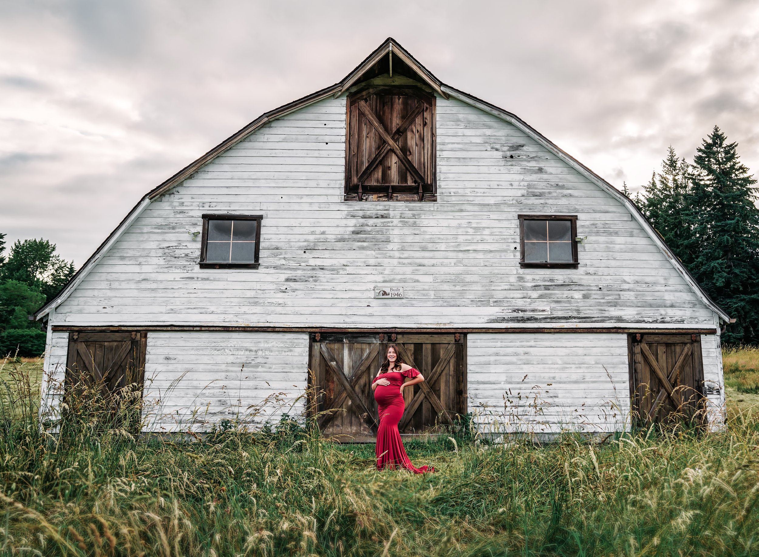 Maternity photographer Bremerton.jpg