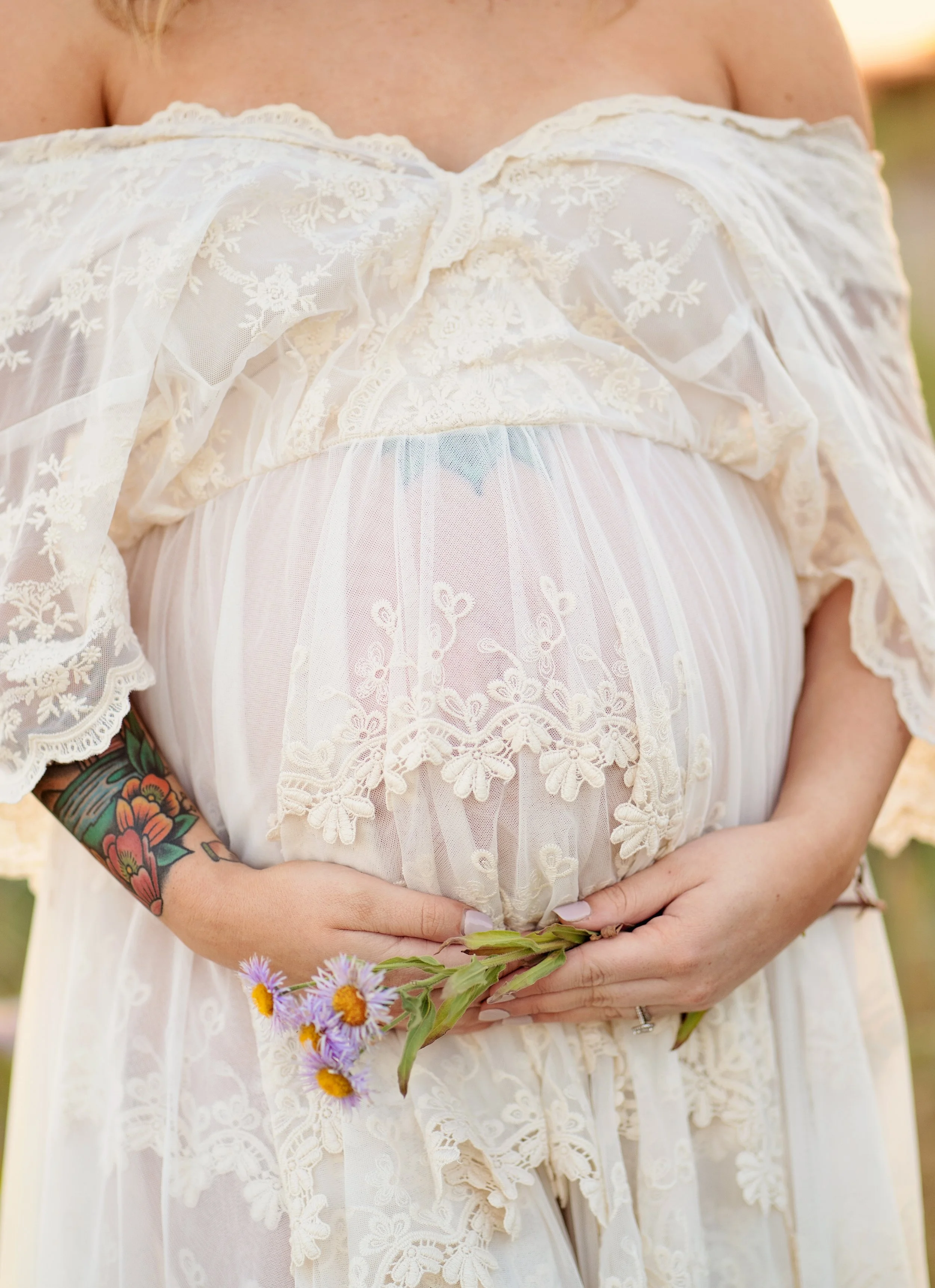 Maternity photographer Bremerton.jpg
