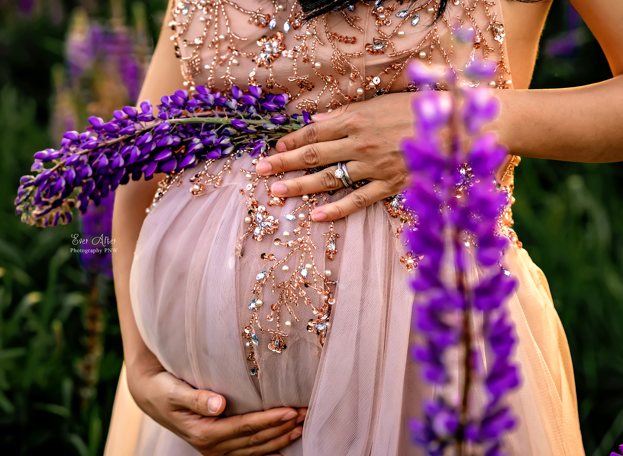 Maternity photographer Puyallup.png