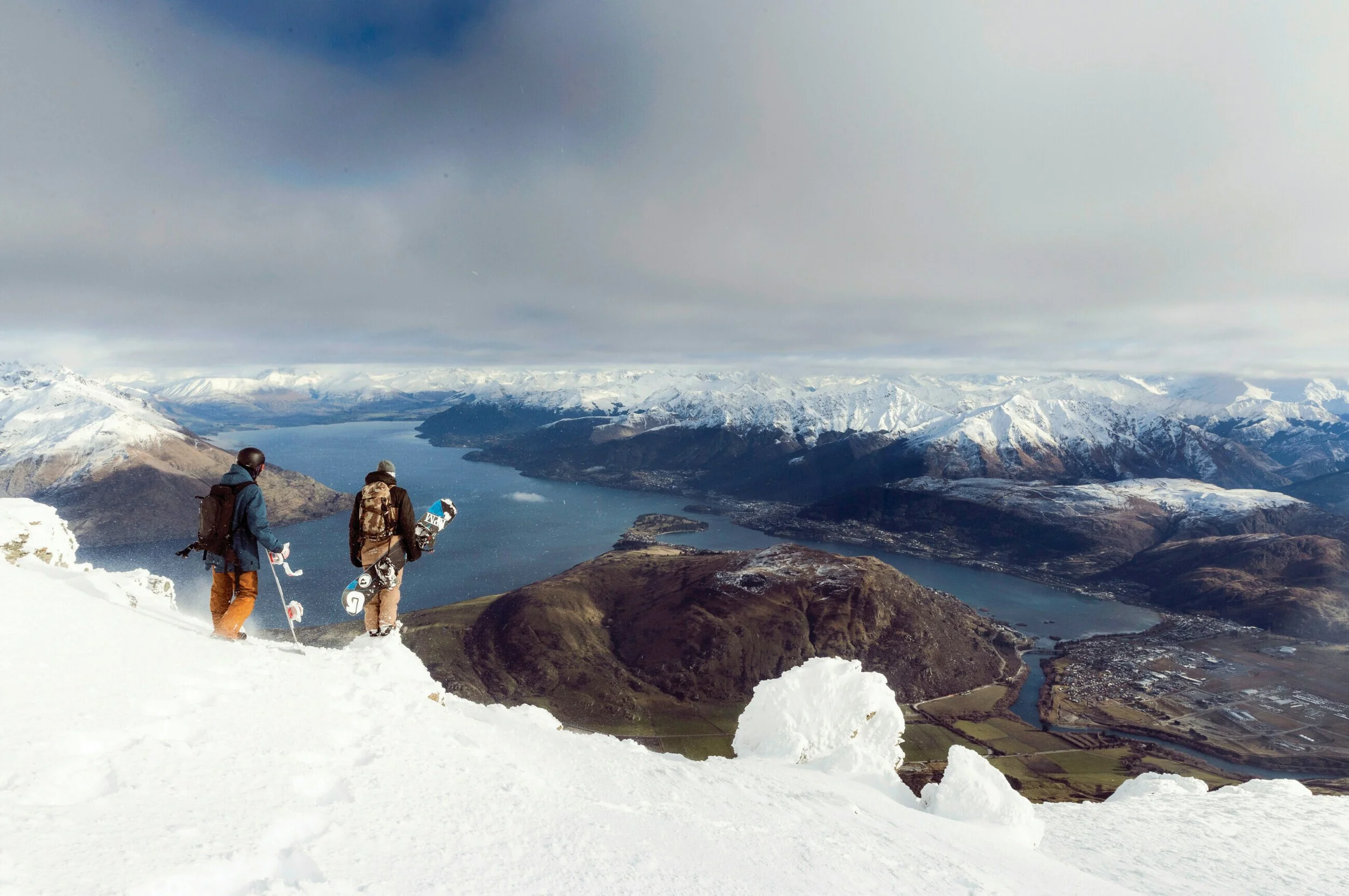 Skiiers Queenstown region TS939392_l.jpg