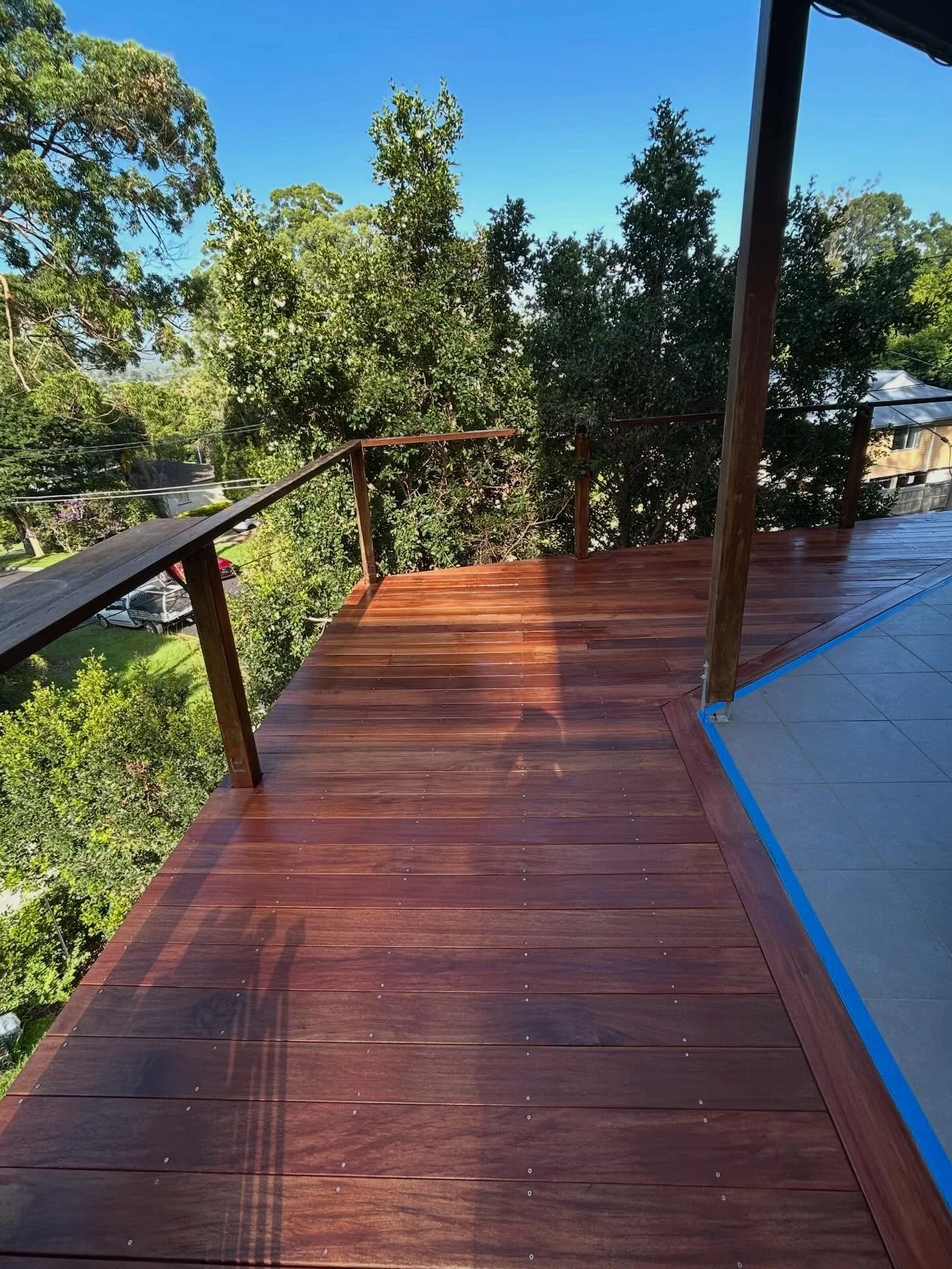 Deck refurbishment, nothing beats brand new hardwood 🤌

142mm boards finished with @cabotsanz stain ✅ 

#decking #landscape #brisbane #growwithstyle