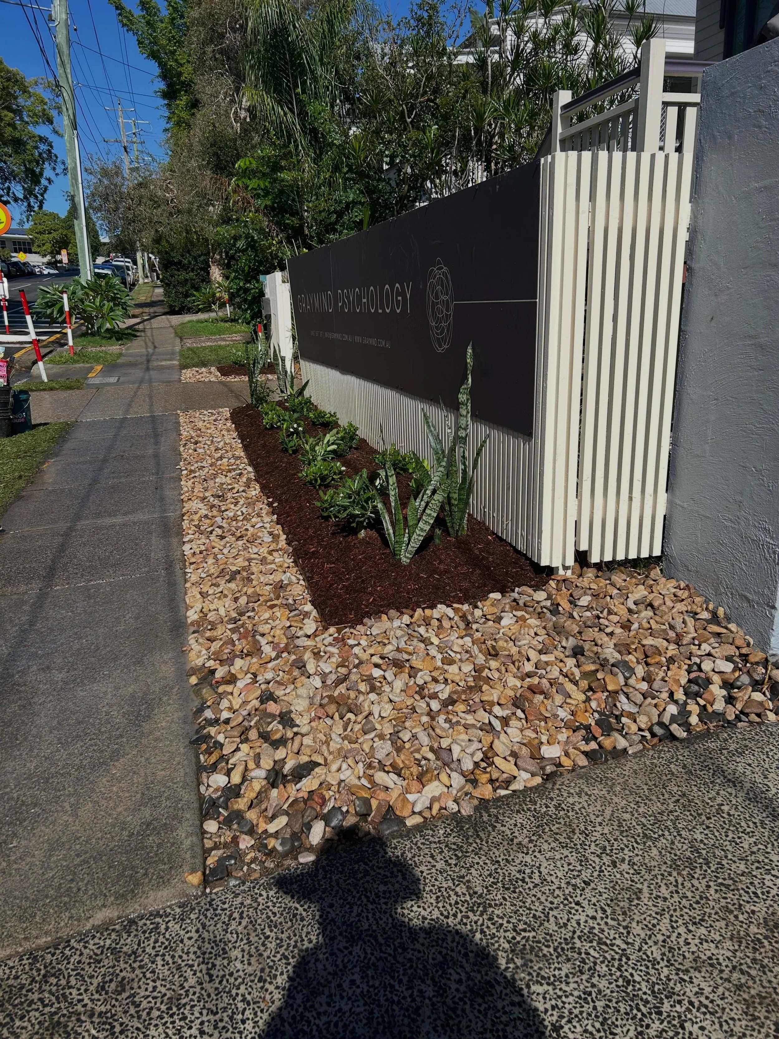 Quick make over in Paddington for a long time client 💅 🌱 🪨 

#landscape #landscaping #landscapemaintenance #brisbane #growwithstyle
