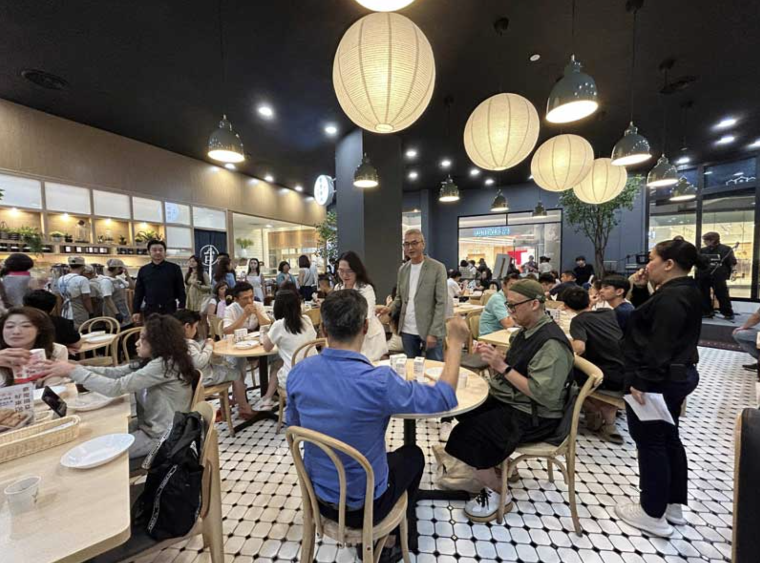 到台式食馆四四南村 品尝获奖正宗卤肉饭